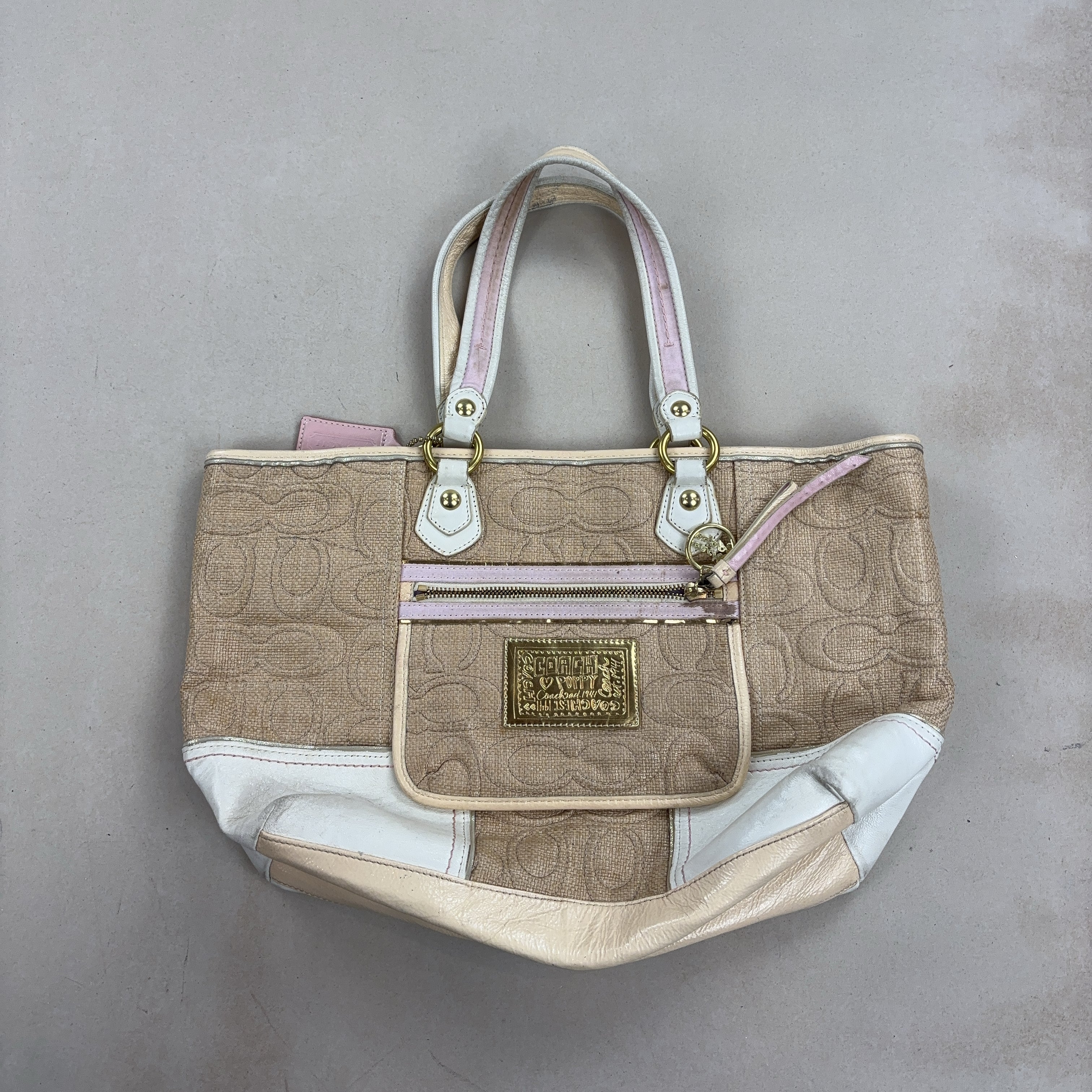 COACH HANDBAG - MEDIUM