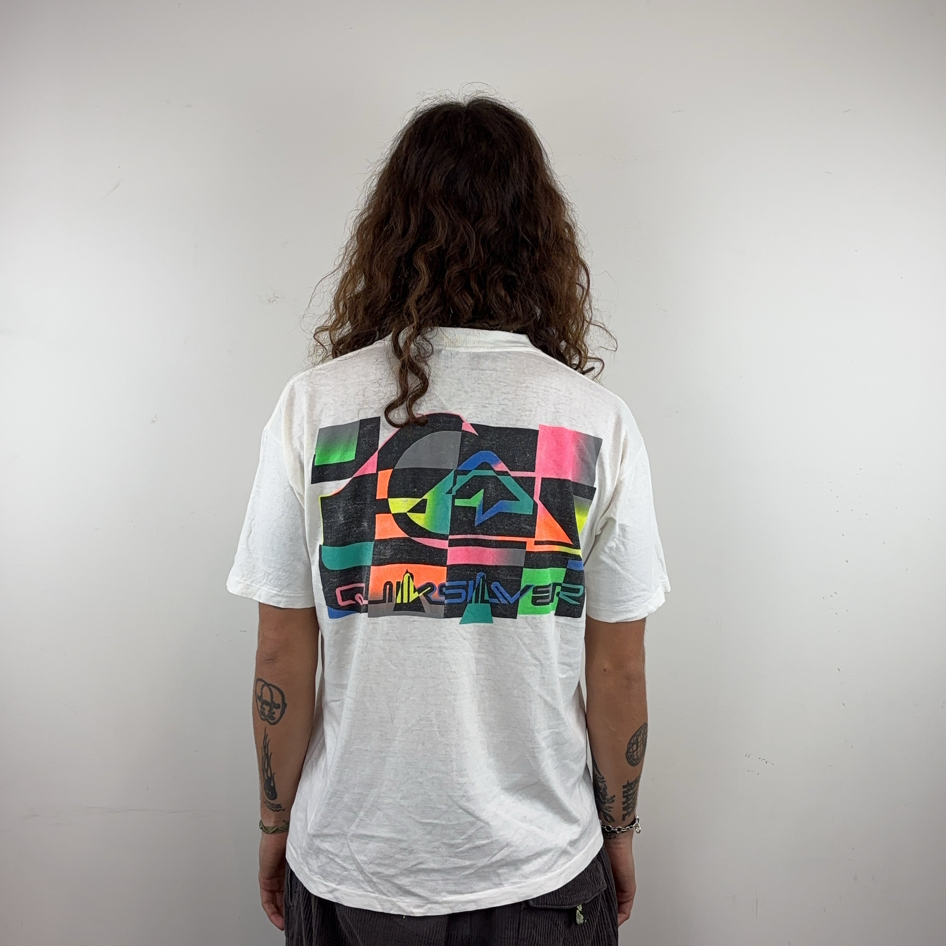 QUIKSILVER TEE - MEDIUM