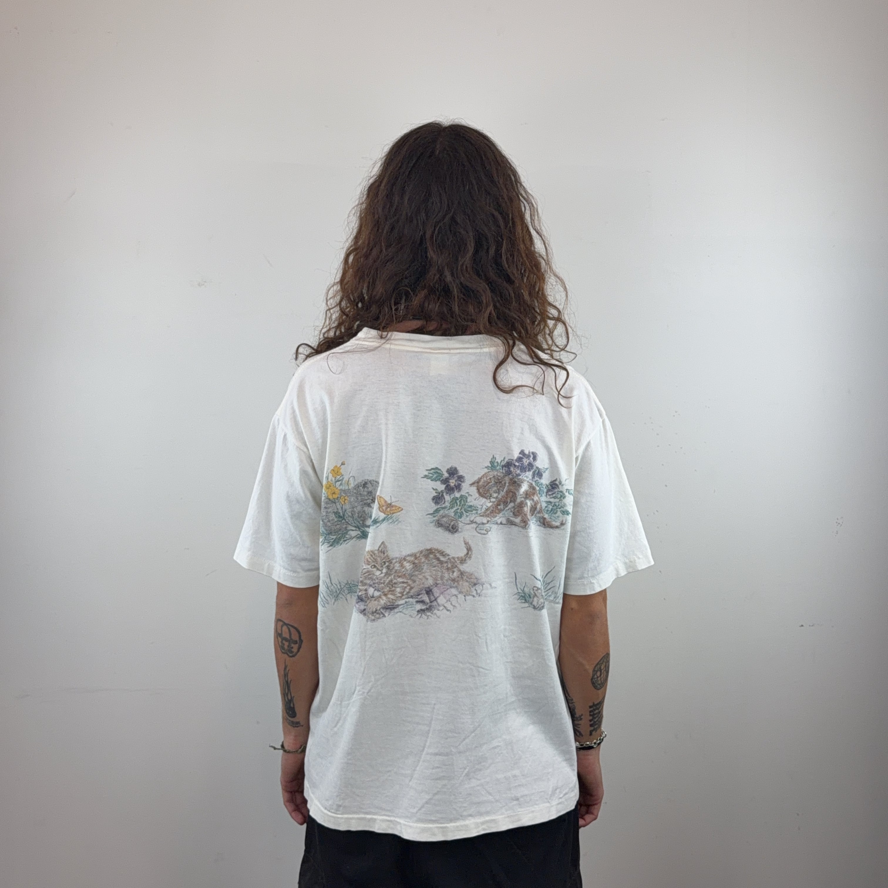 VINTAGE GRAPHIC TEE - LARGE