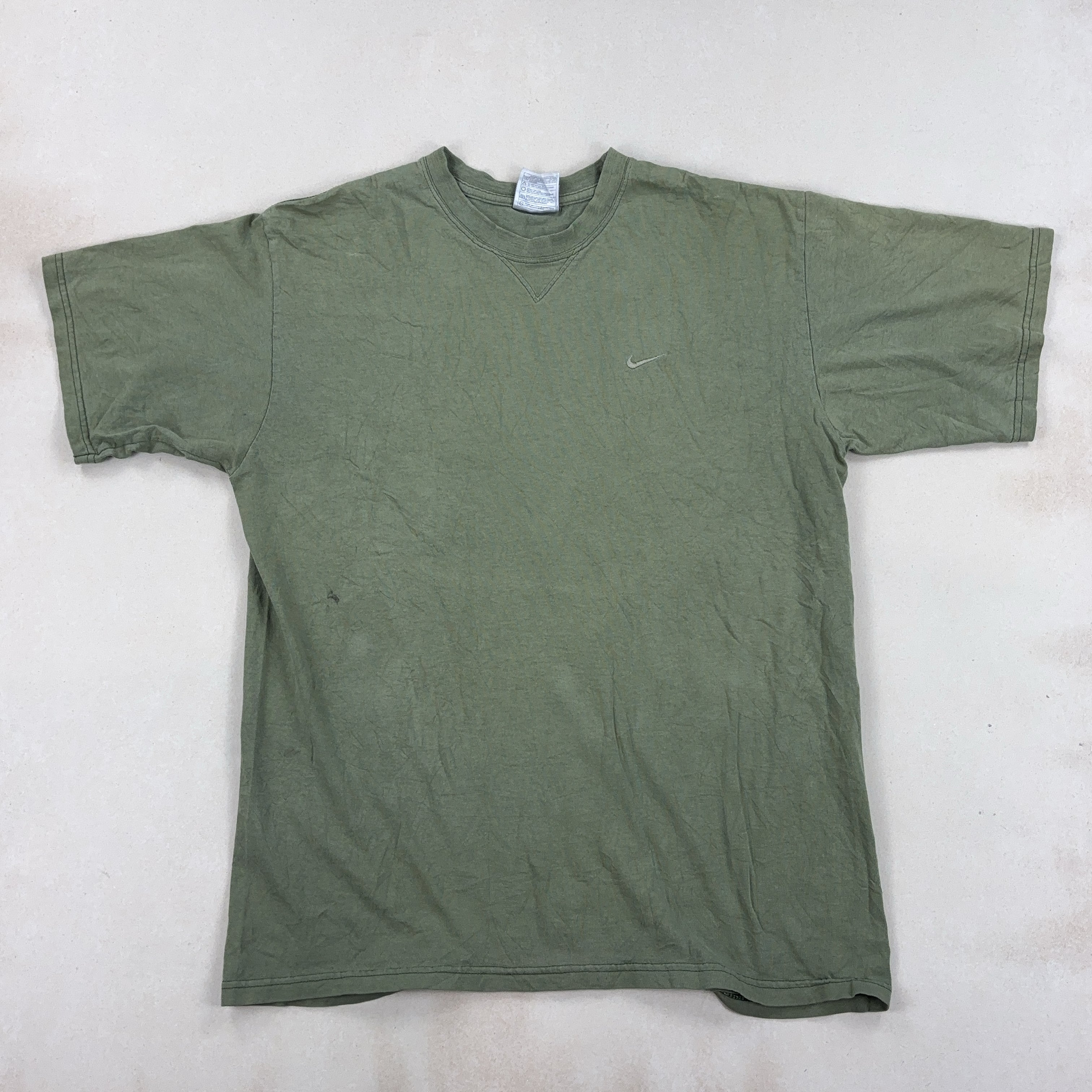 NIKE TEE - MEDIUM