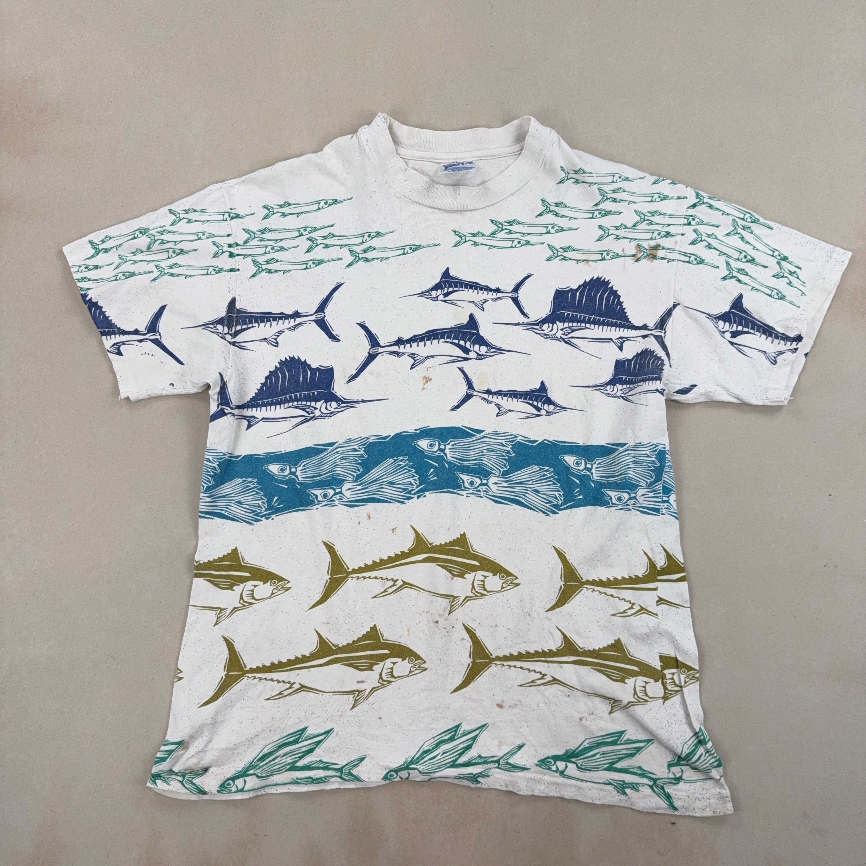 ALL OVER FISH GRAPHIC TEE TEE - MEDIUM