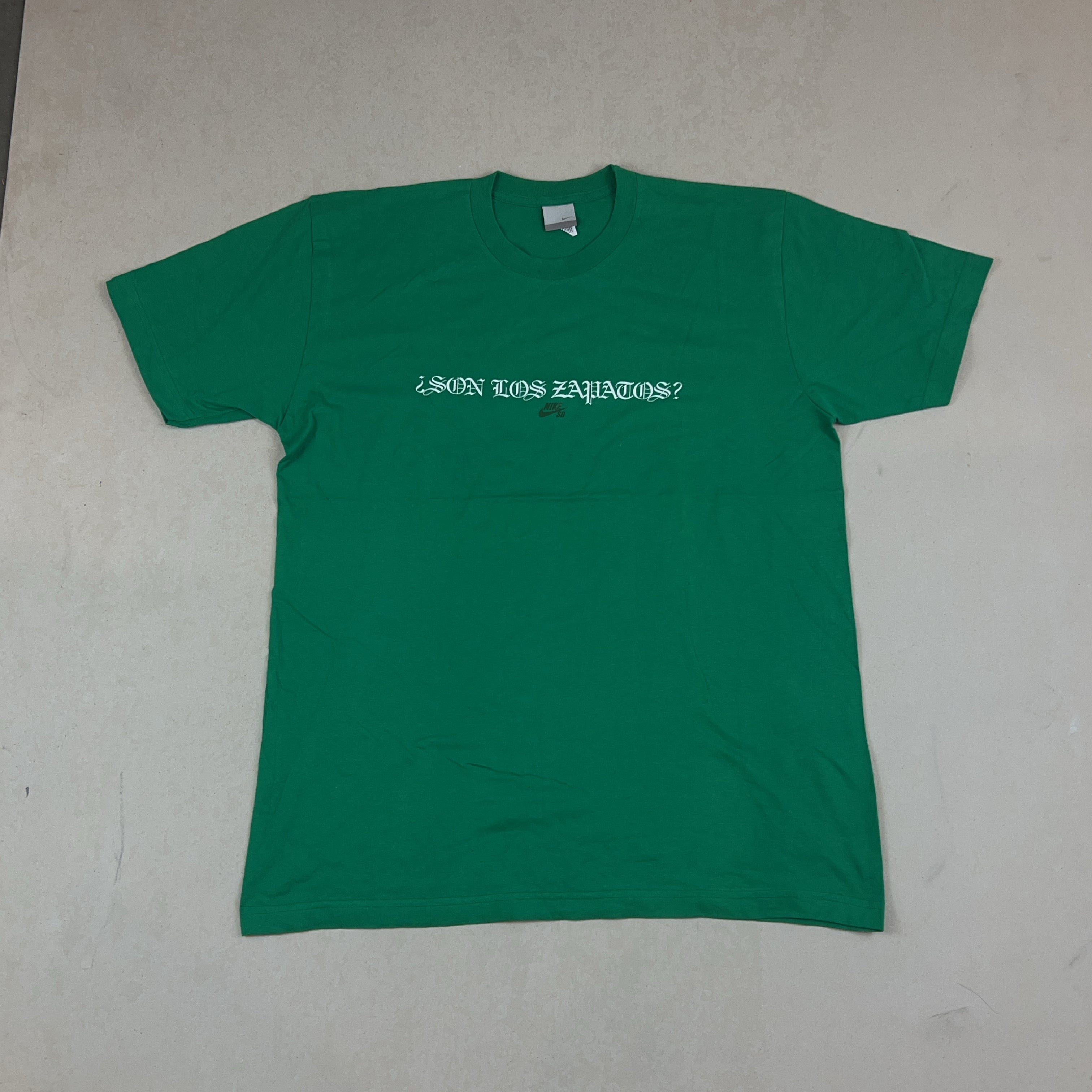 NIKE TEE - MEDIUM