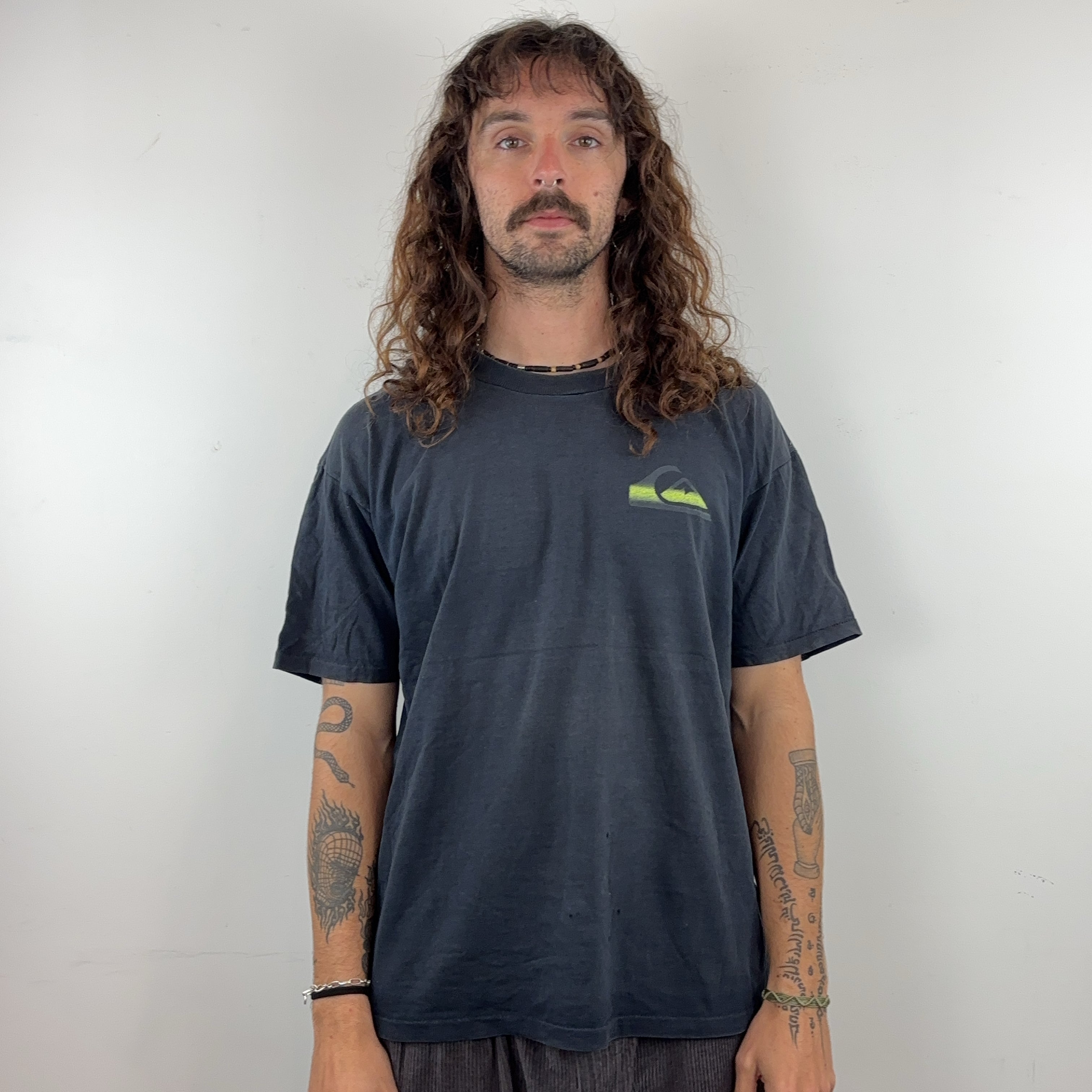 QUIKSILVER TEE - MEDIUM