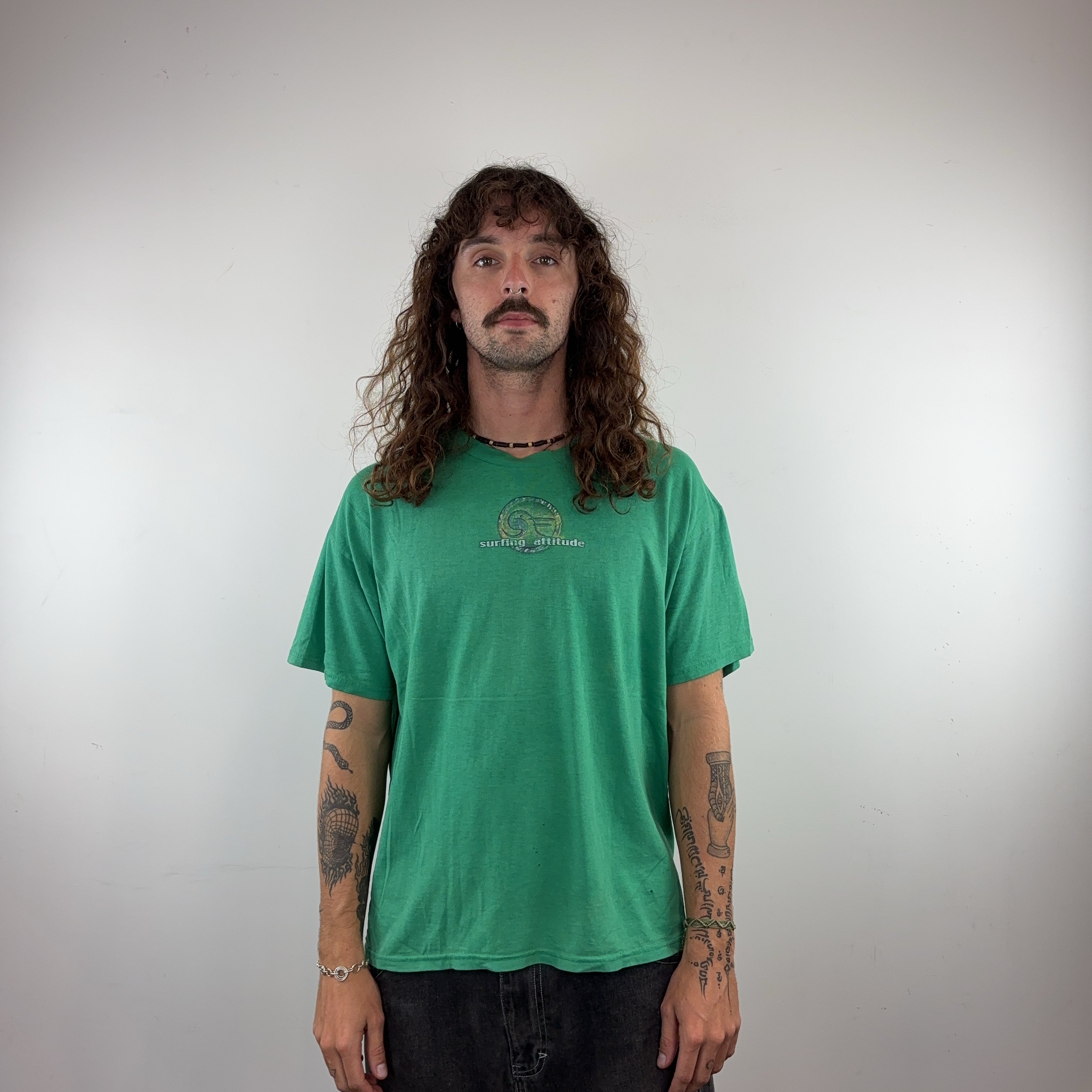 GREEN SURFING ATTITUDE TEE - MEDIUM