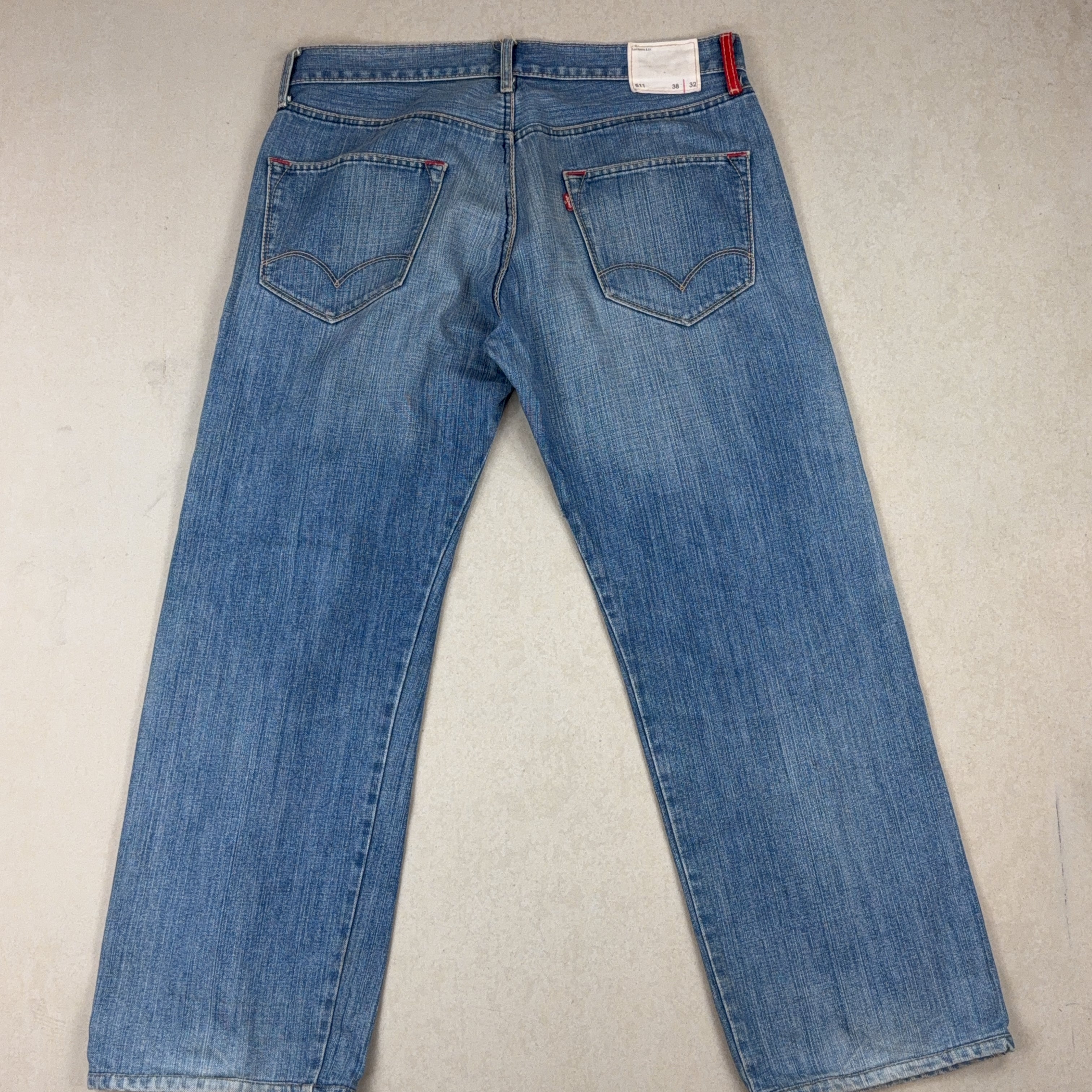 LEVI'S JEANS - MEDIUM