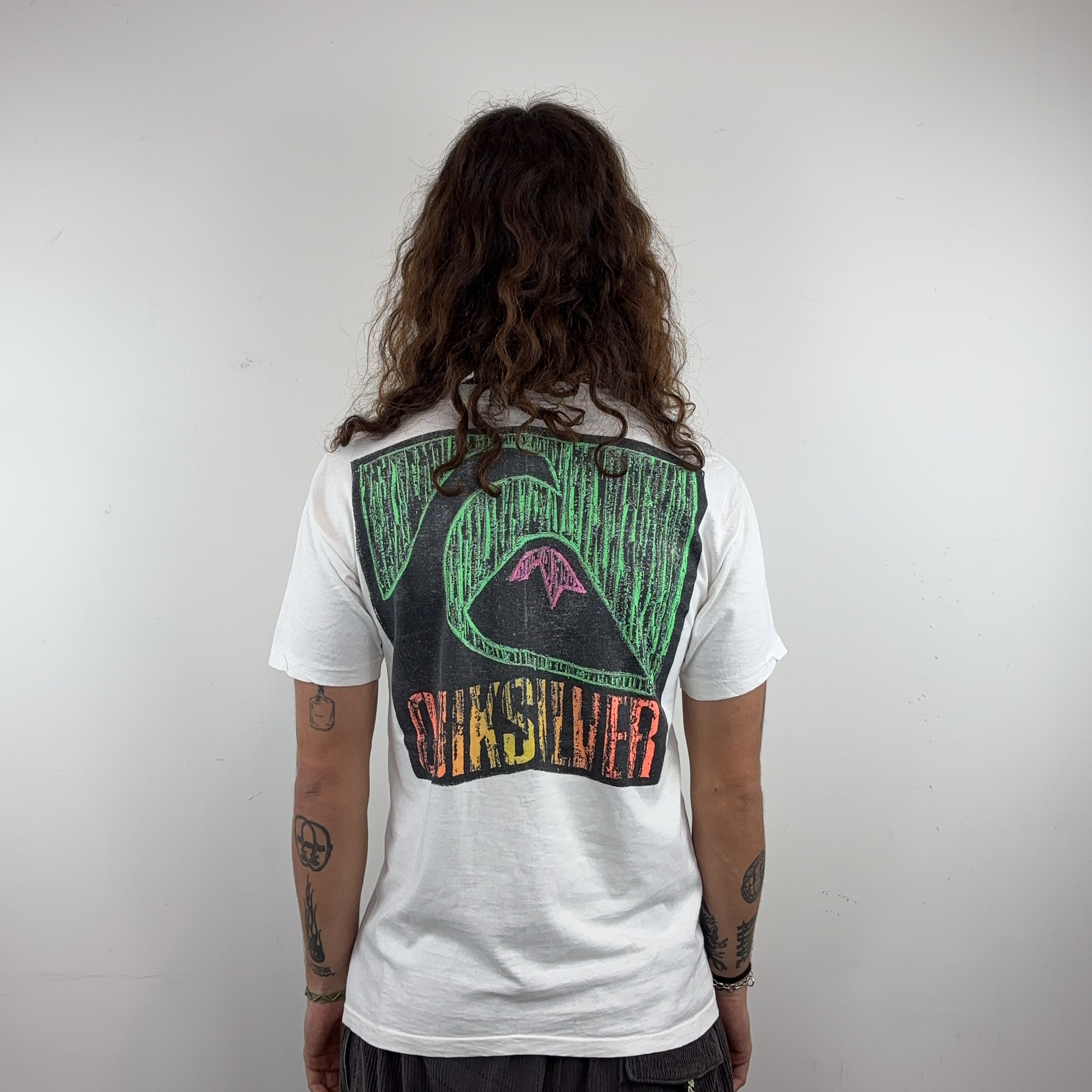 QUIKSILVER TEE - MEDIUM