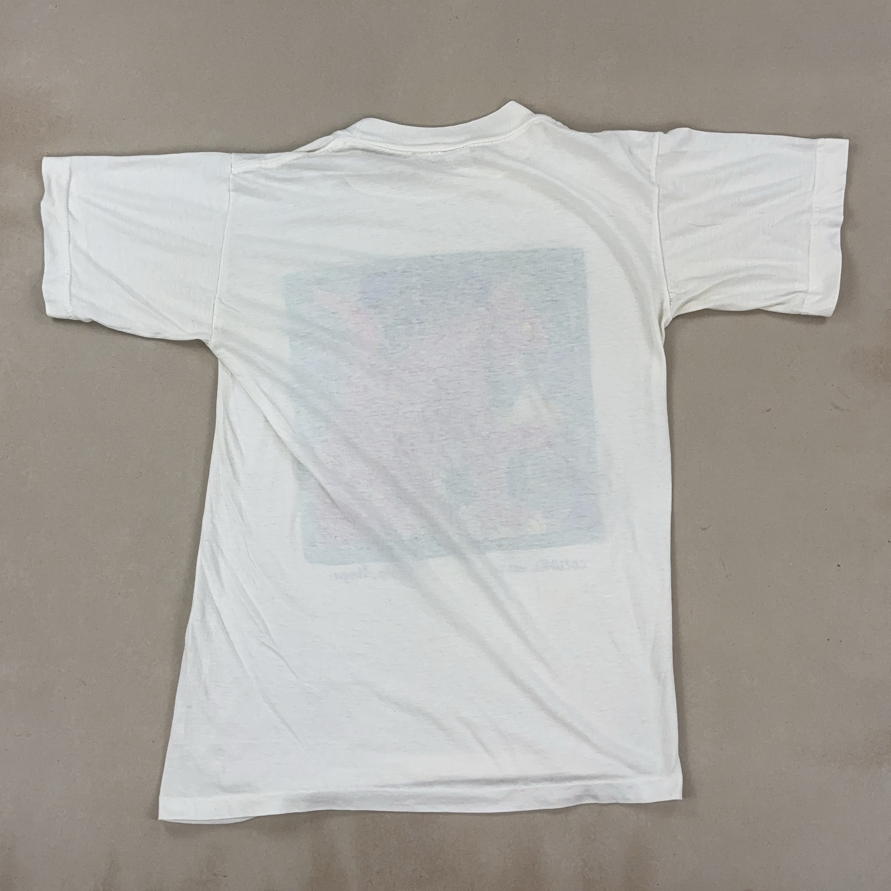 GRAPHIC WHITE TEE - MEDIUM