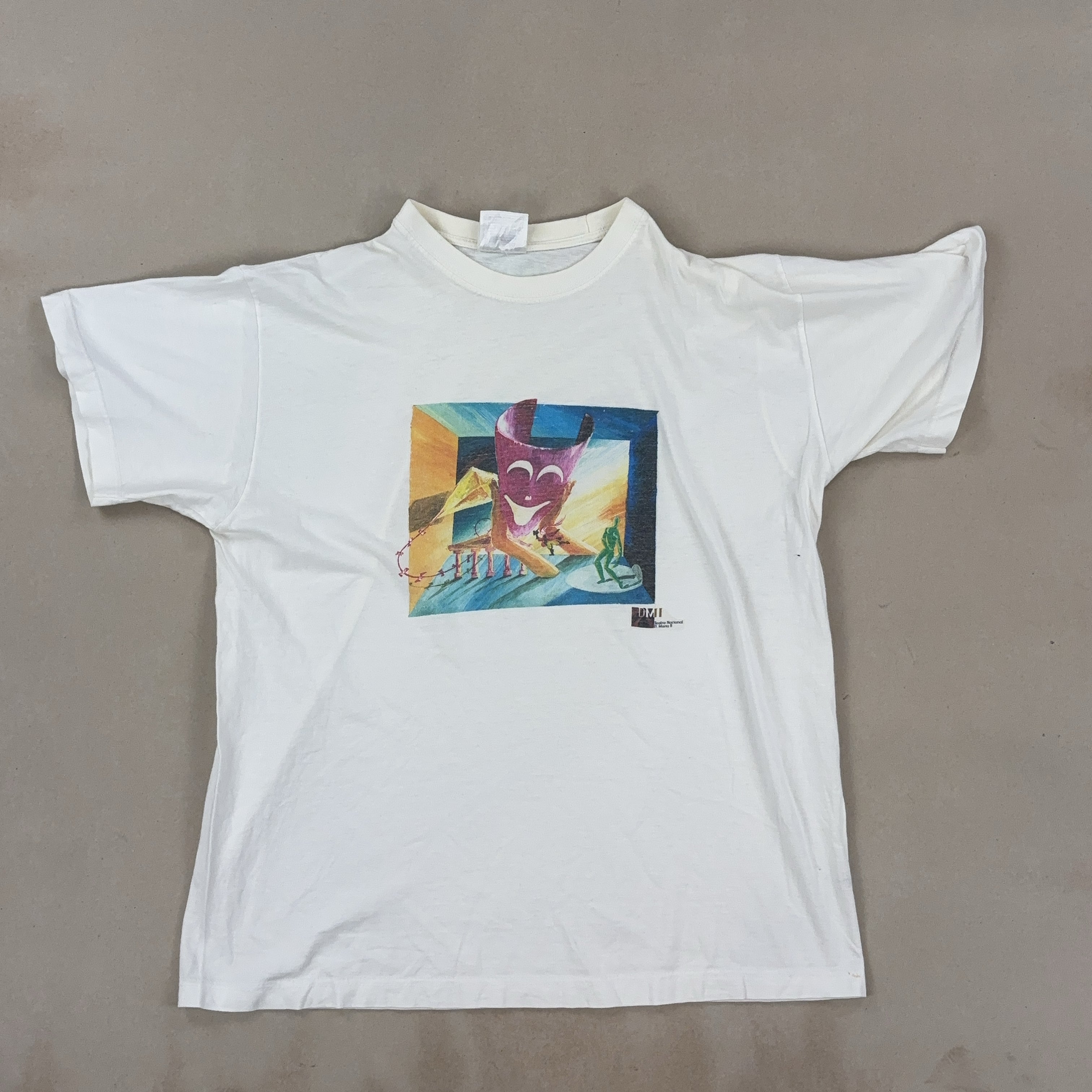 GRAPHIC WHITE TEE - MEDIUM