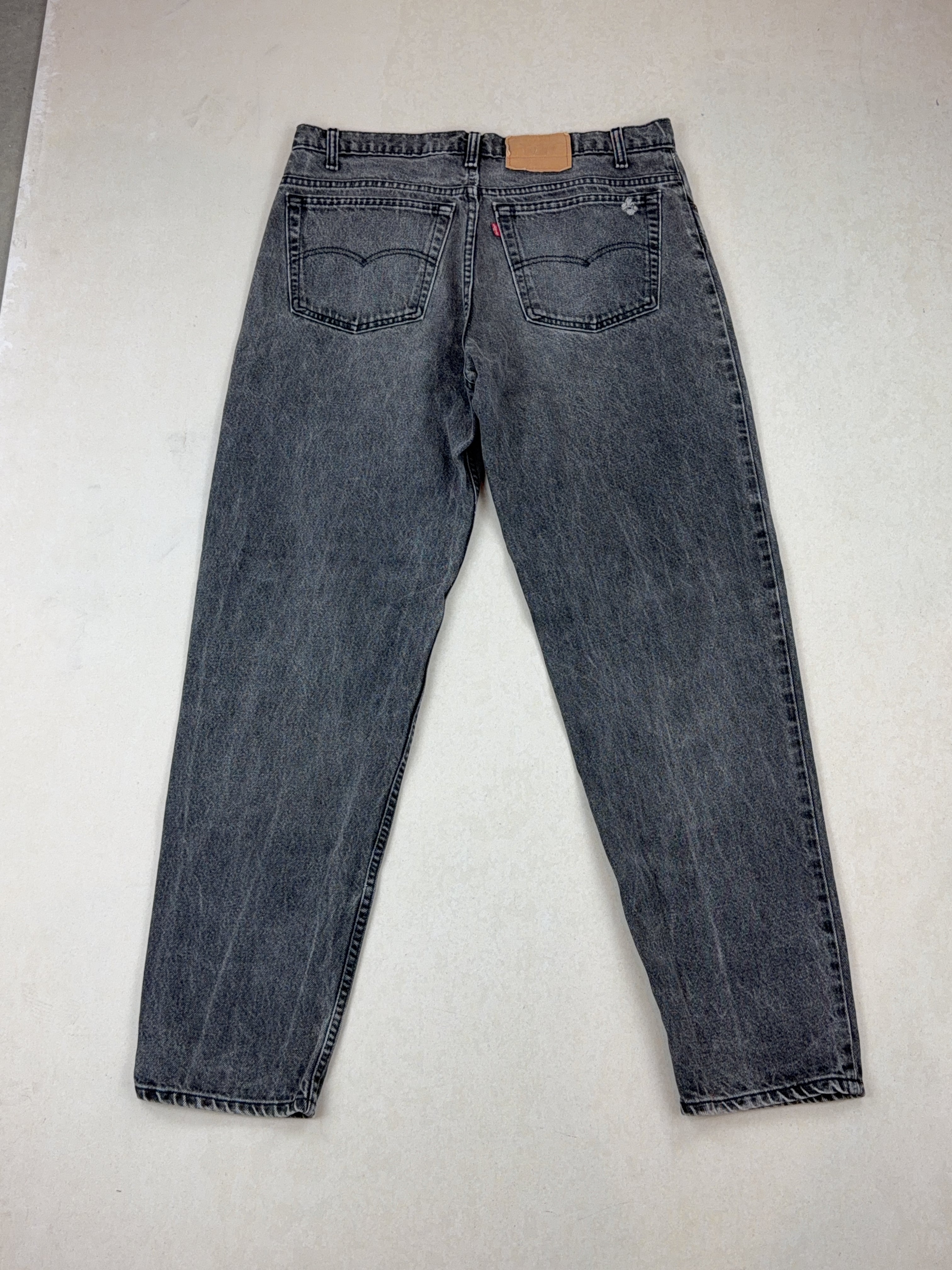 LEVI'S JEANS - LARGE