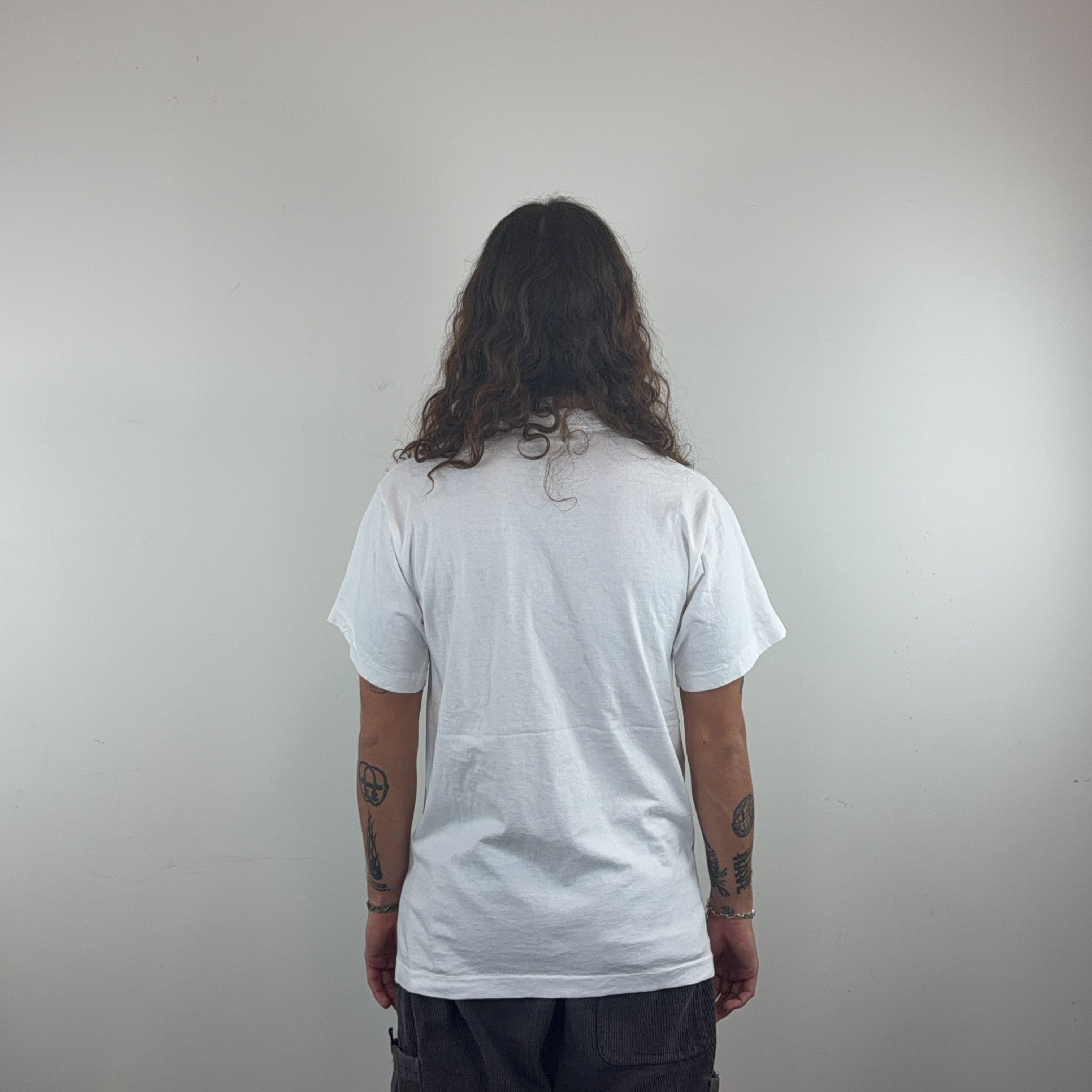 FRUIT OF THE LOOM TEE - MEDIUM