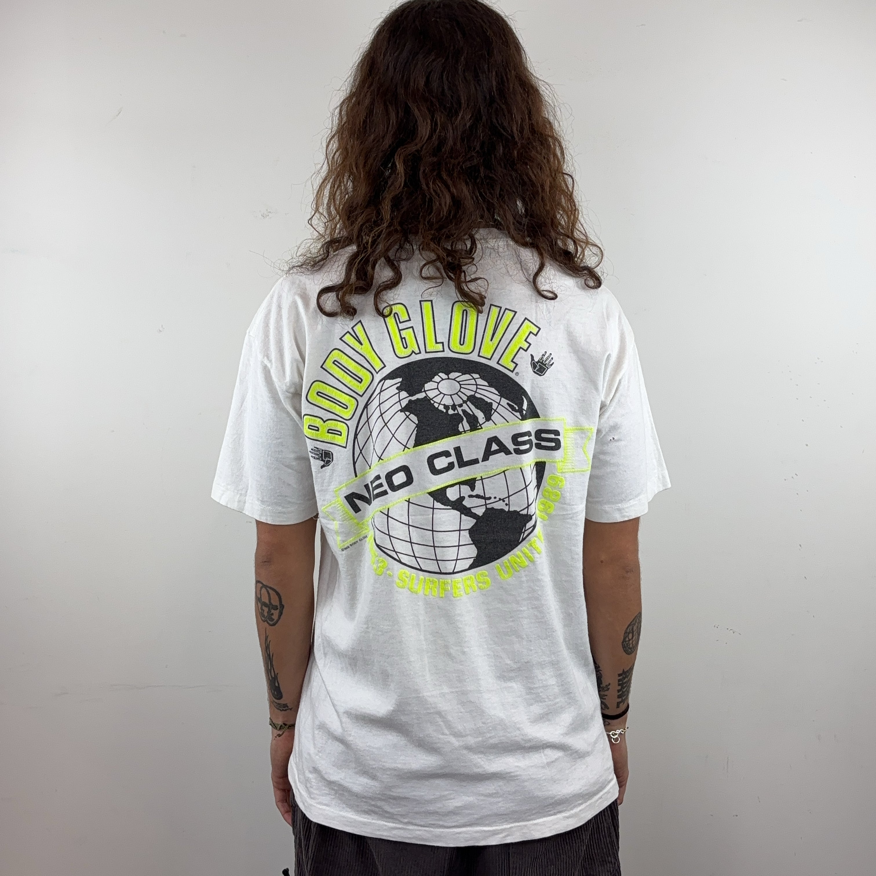 BODY GLOVE TEE - LARGE