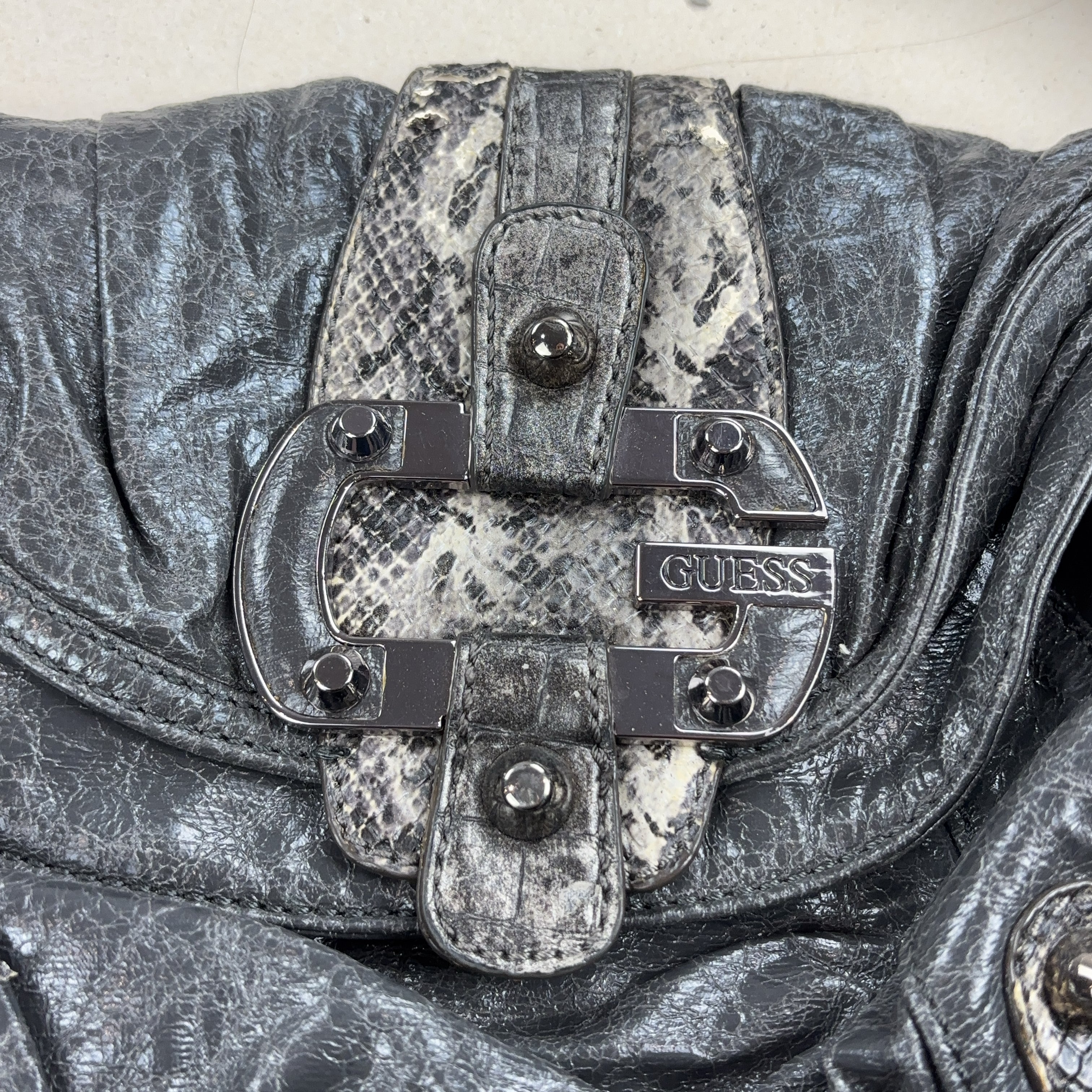 GUESS HANDBAG - MEDIUM