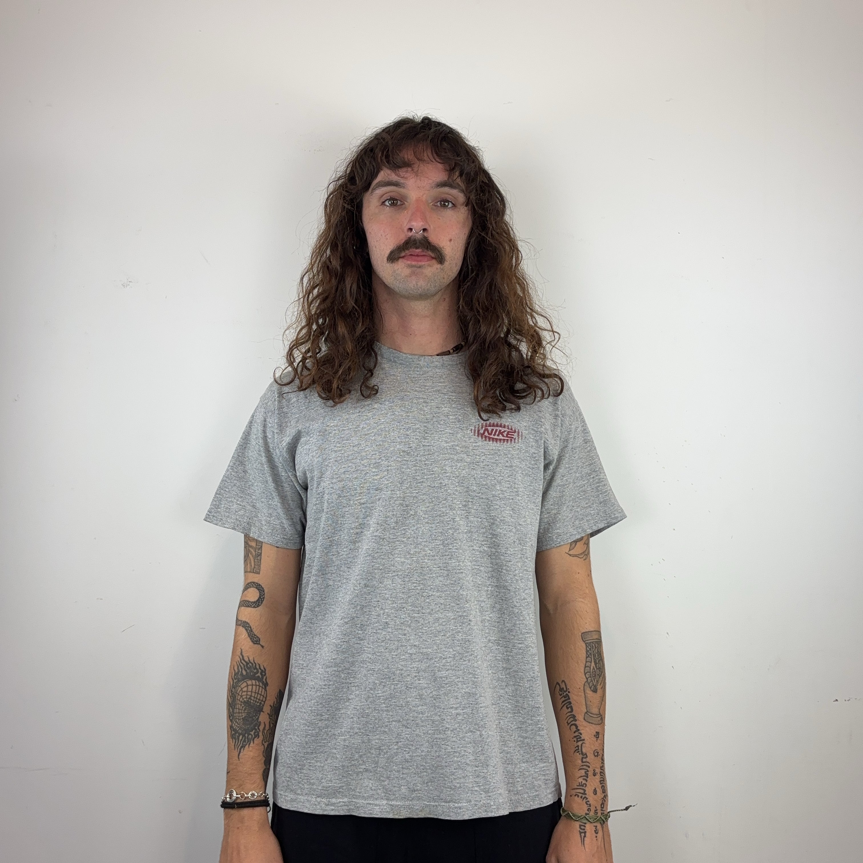 NIKE GREY TEE - SMALL
