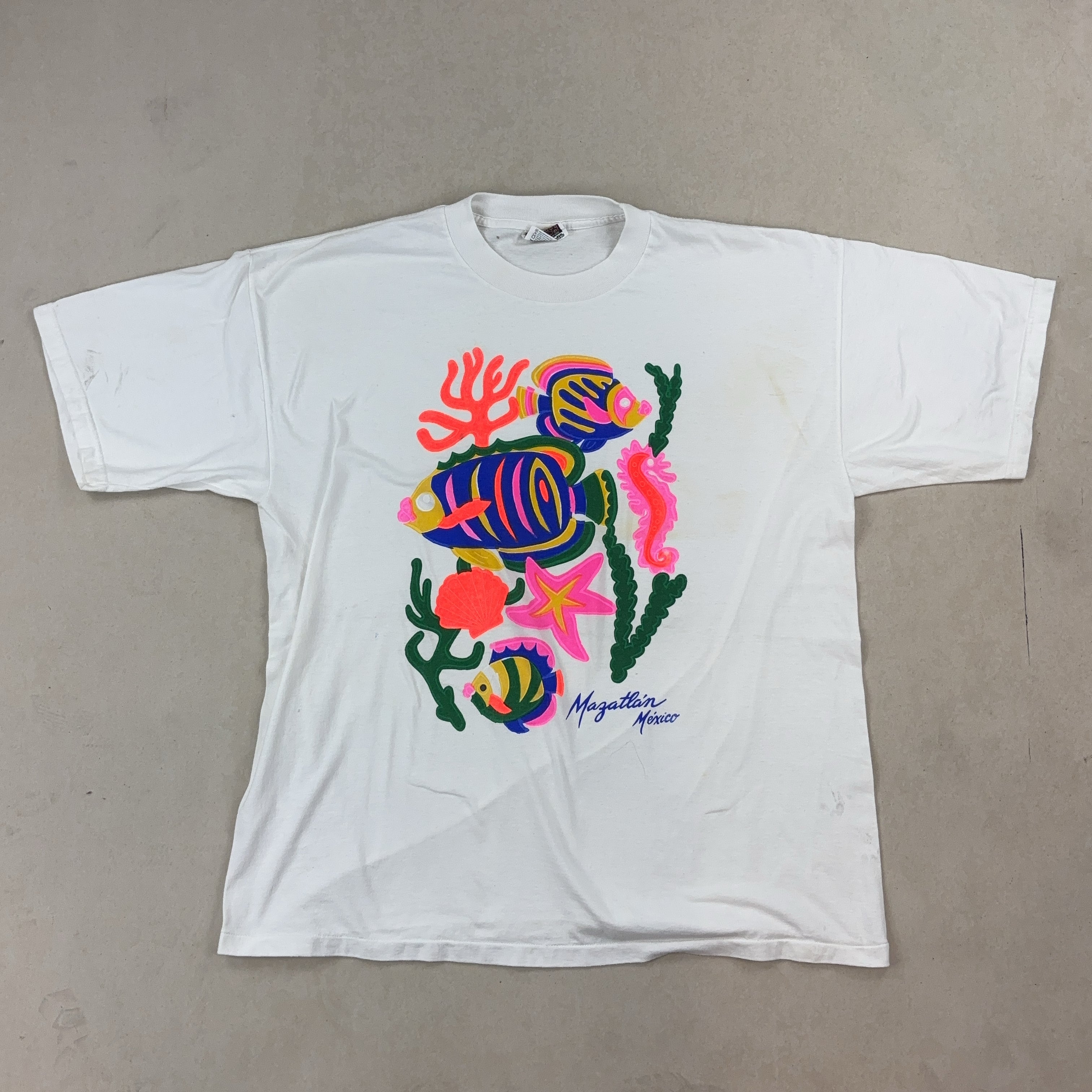 GRAPHIC VINTAGE TEE - X LARGE