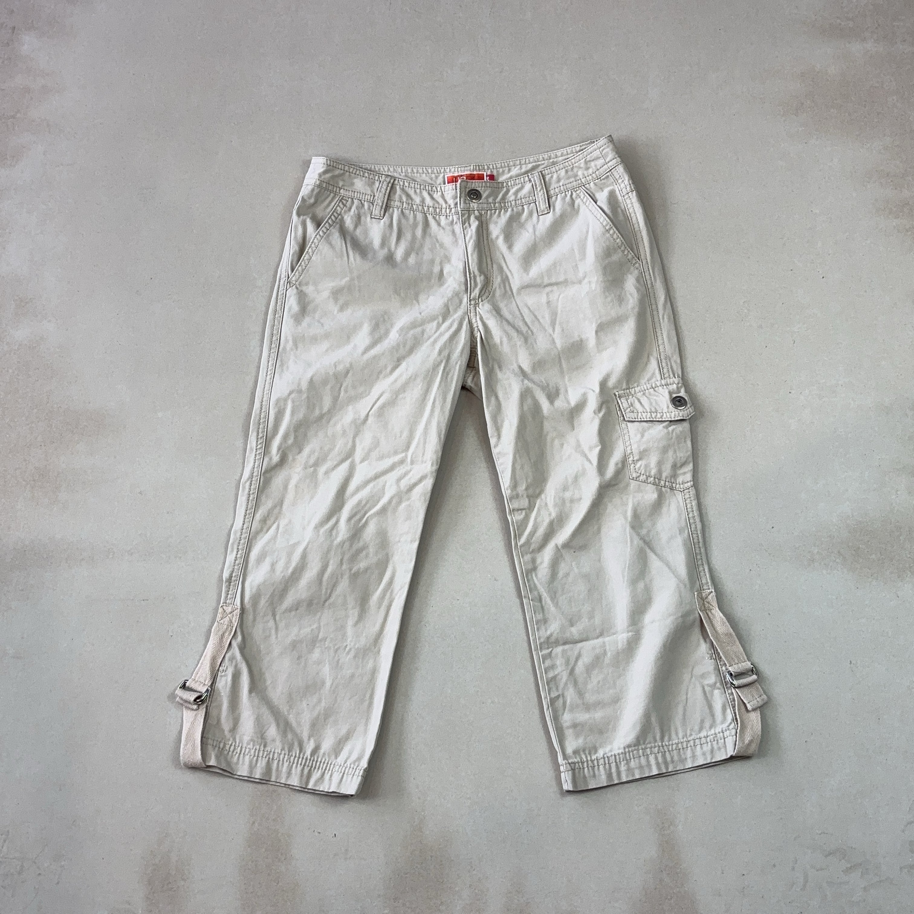 BEIGE CARGO CAPRIS - MEDIUM