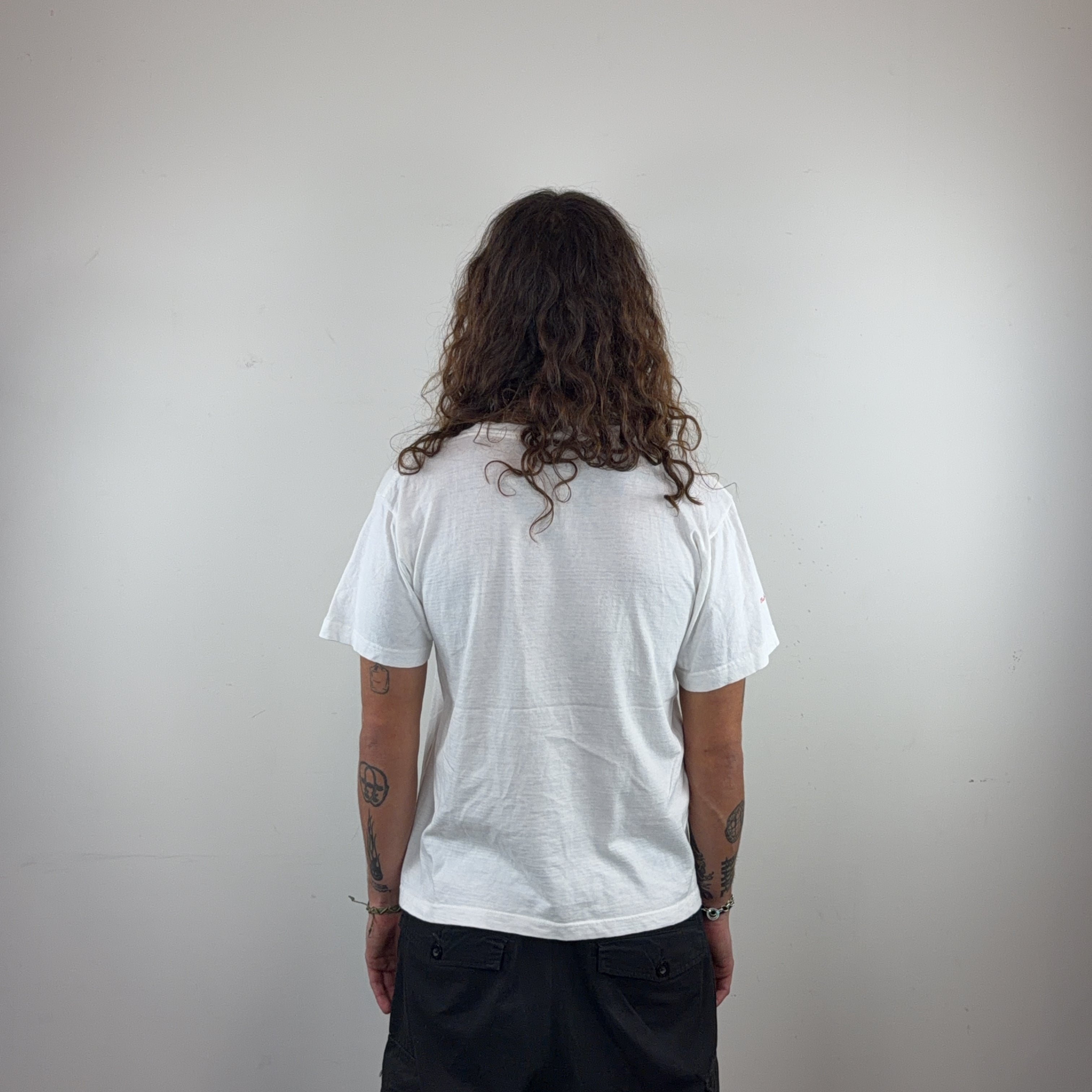 GRAPHIC WHITE TEE - MEDIUM