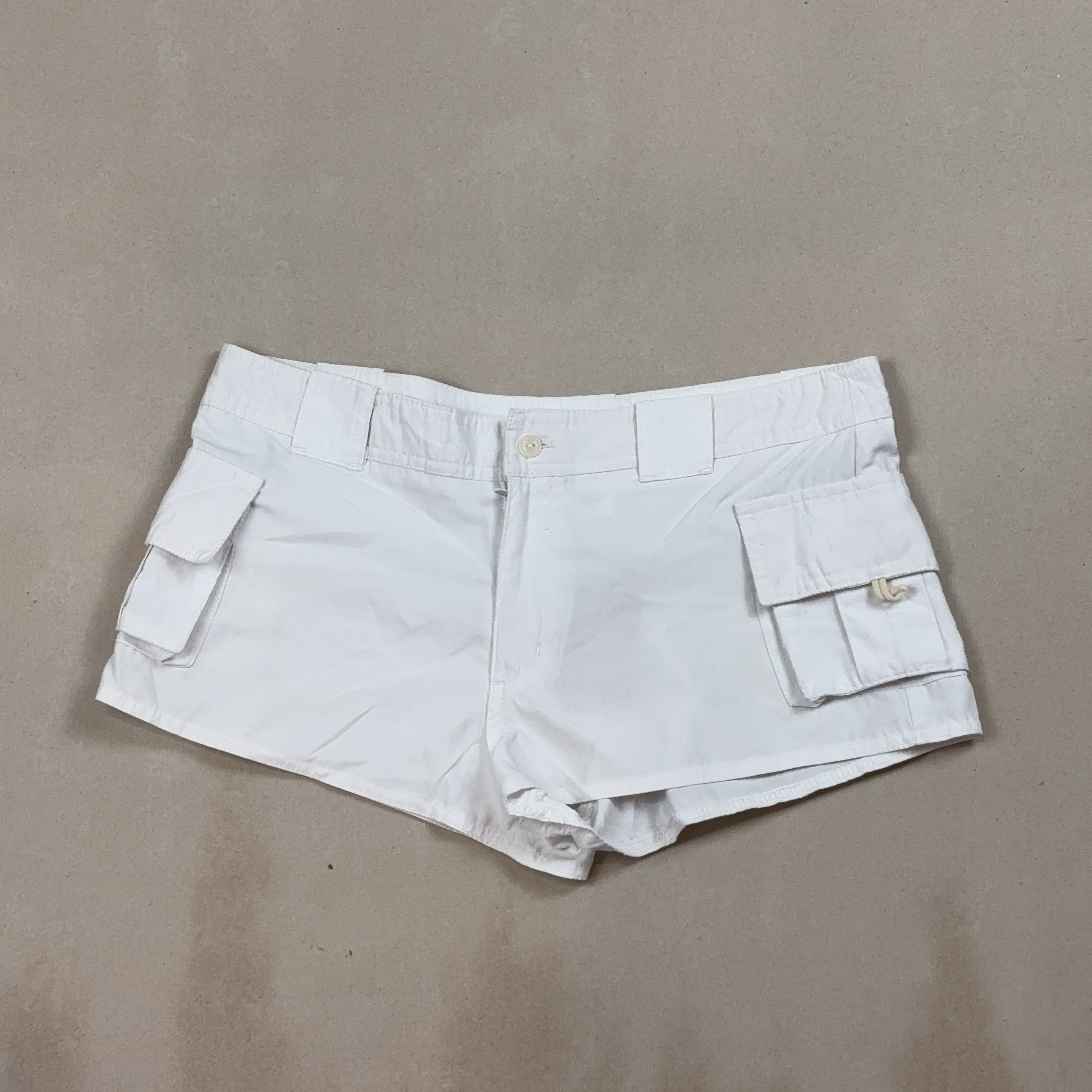 VINTAGE WHITE SHORTS - MEDIUM
