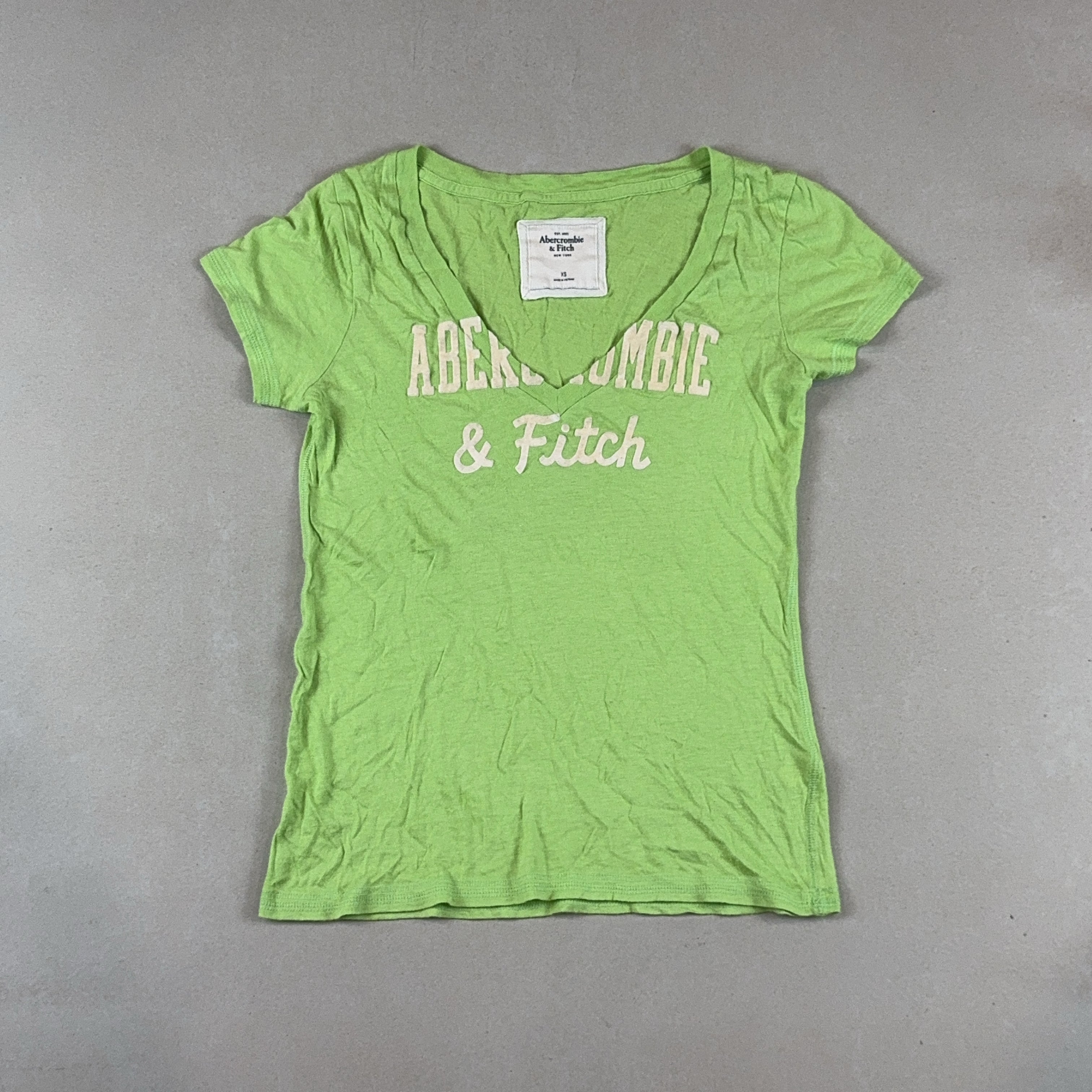 ABERCROMBIE & FITCH TEE - SMALL