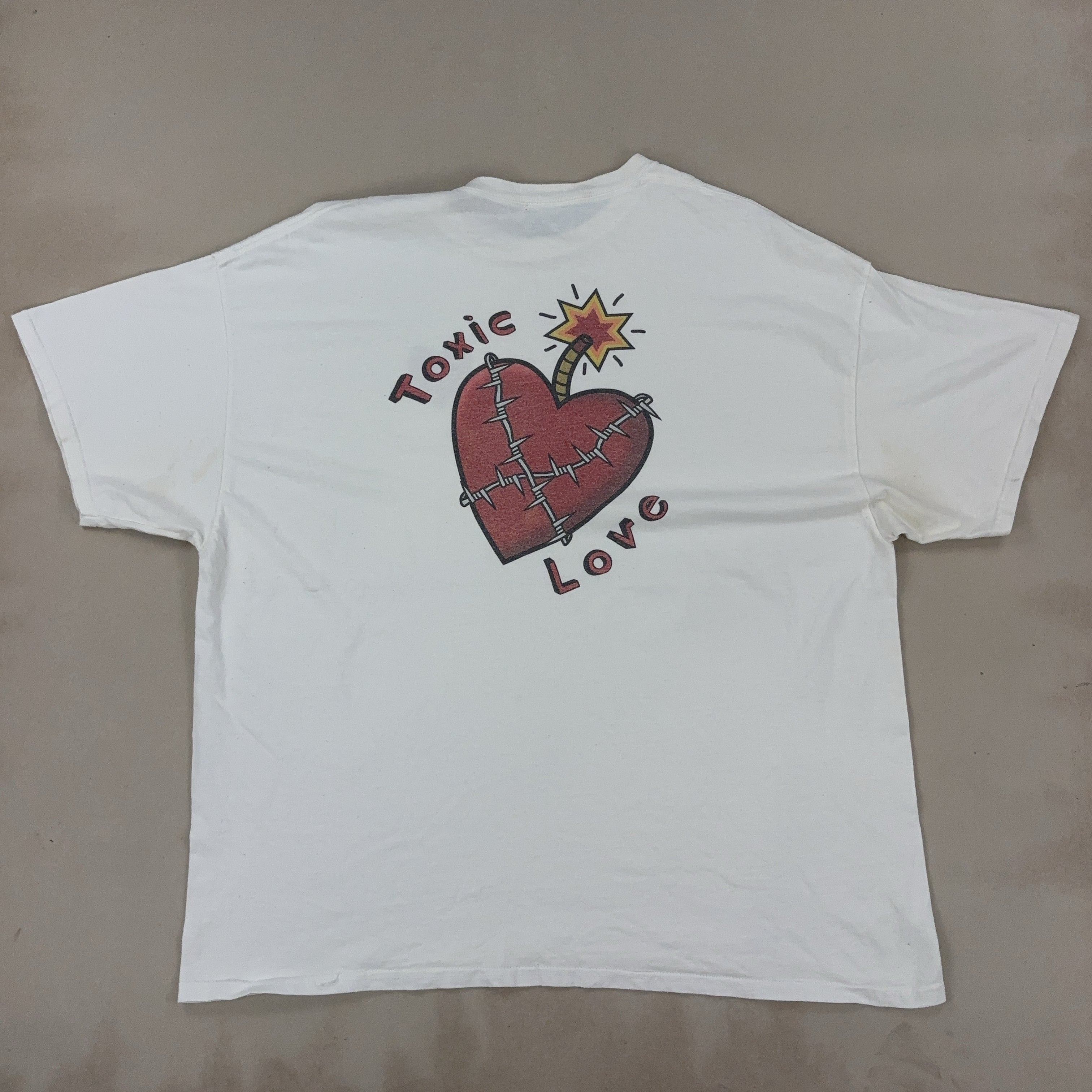 'TOXIC LOVE' GRAPHIC TEE - X LARGE