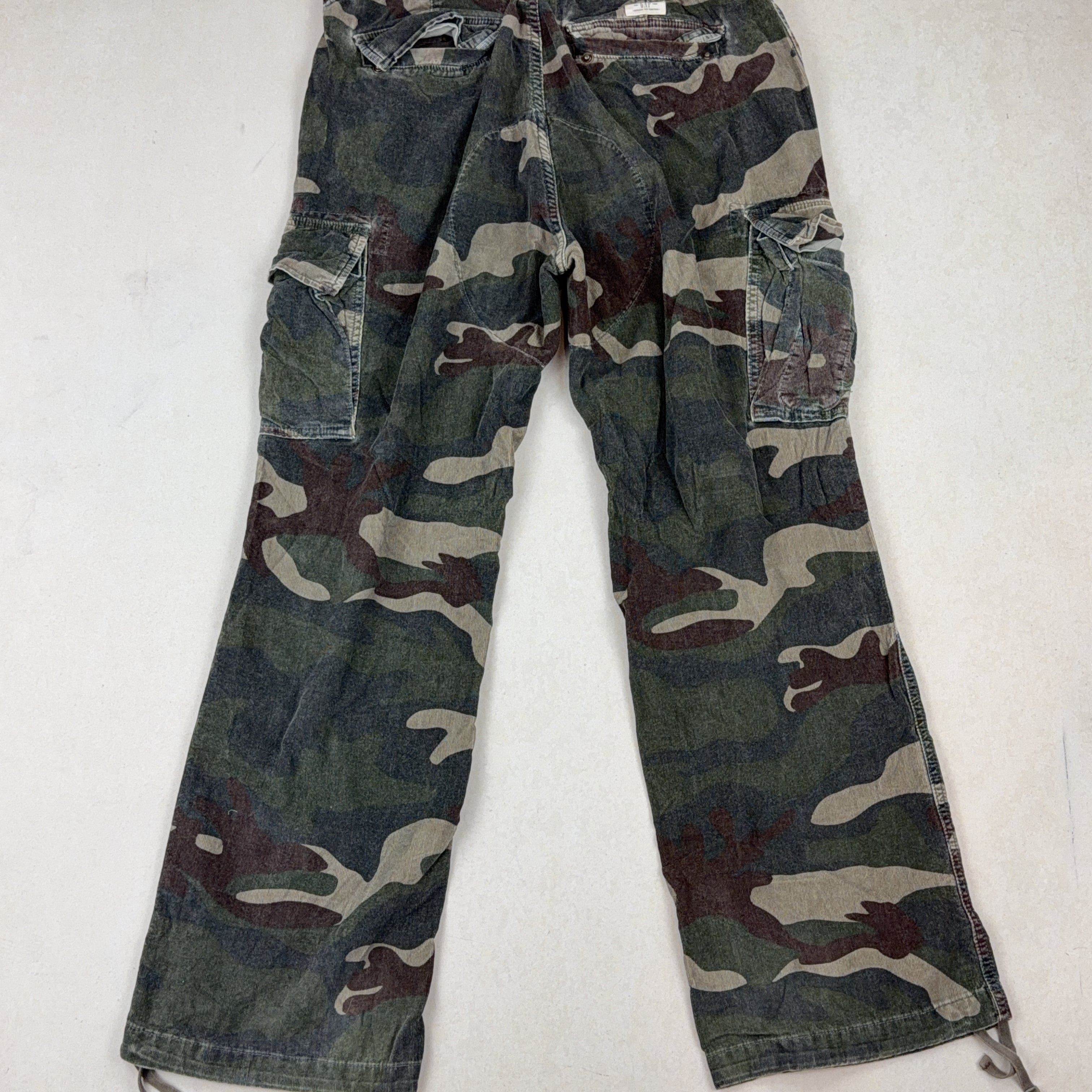 GAP CAMO JEANS - MEDIUM