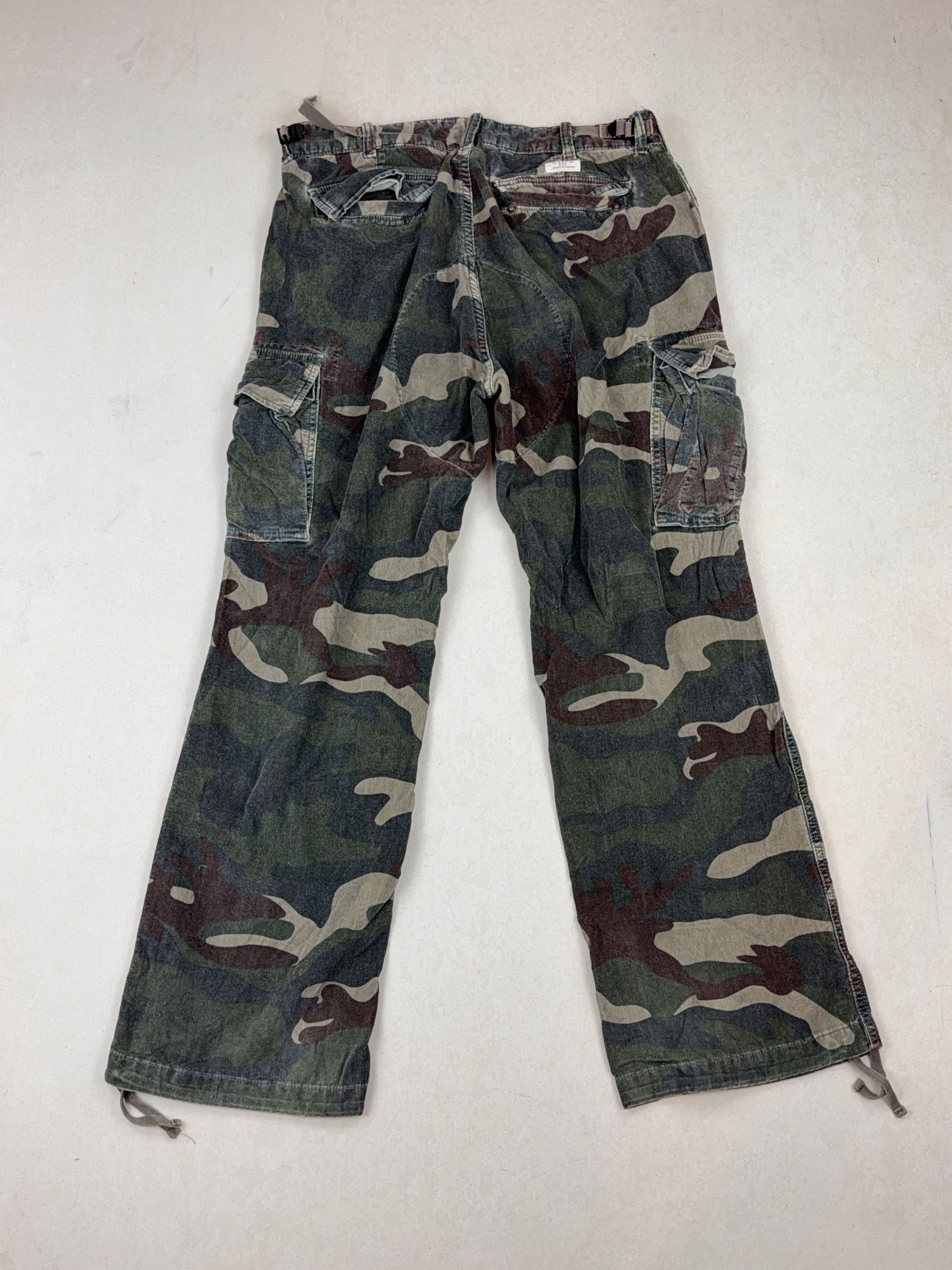 GAP CAMO JEANS - MEDIUM