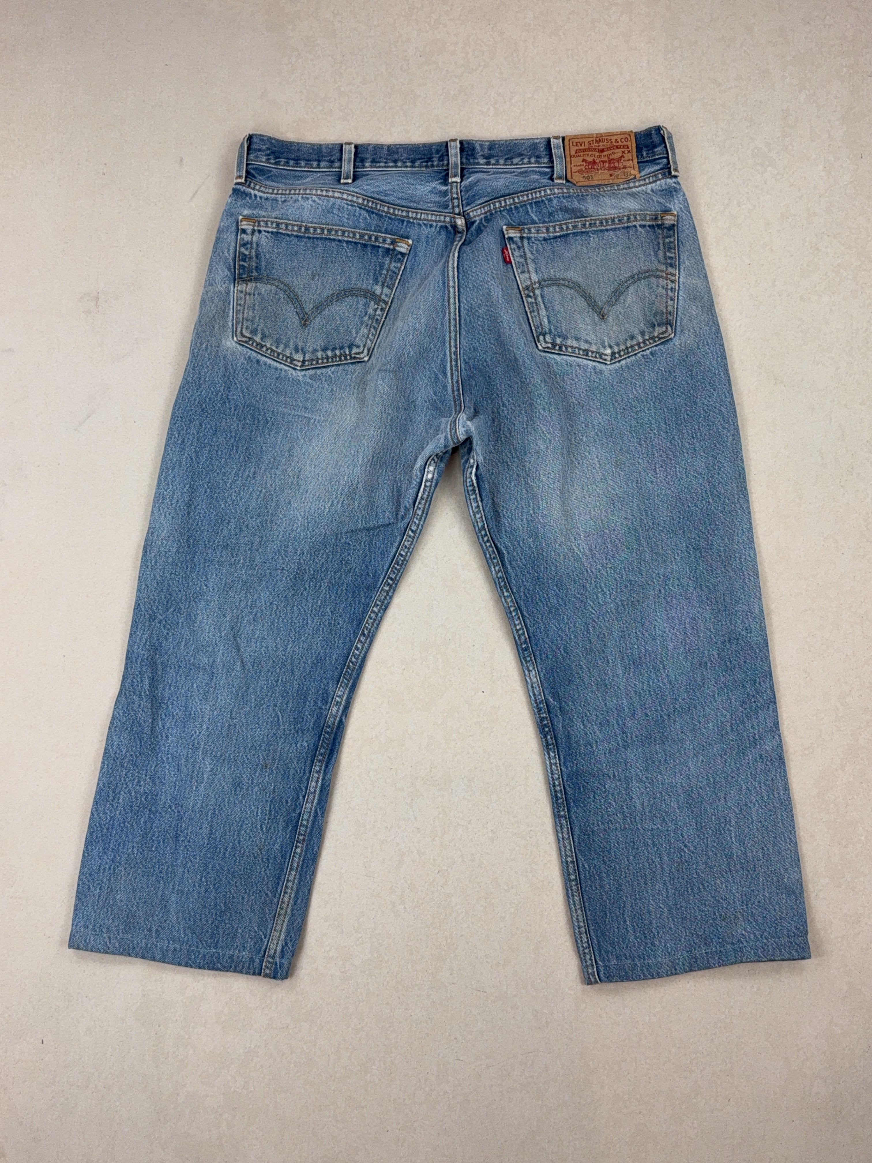 LEVI'S 3/4 LENGTH JEANS - LARGE