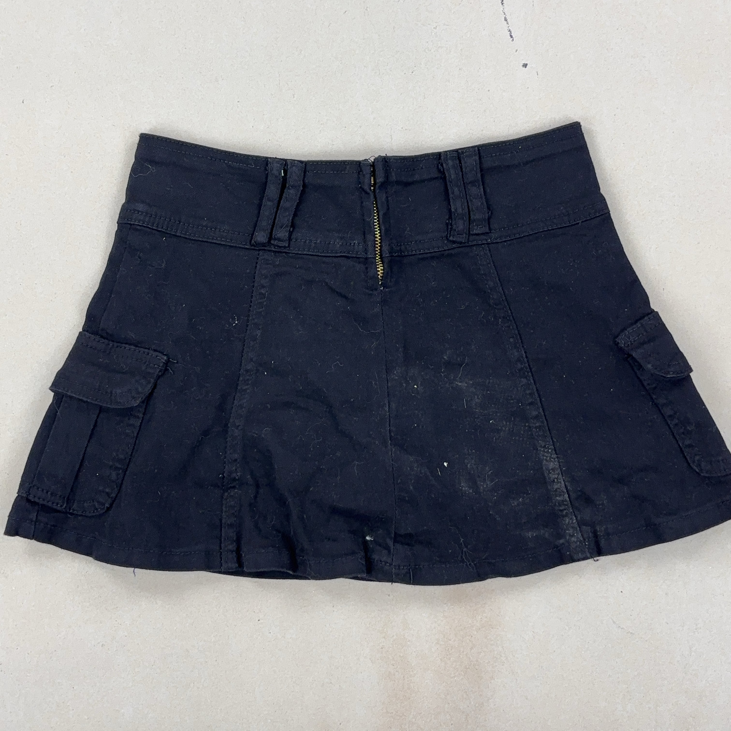 BLACK VINTAGE SKIRT - MEDIUM