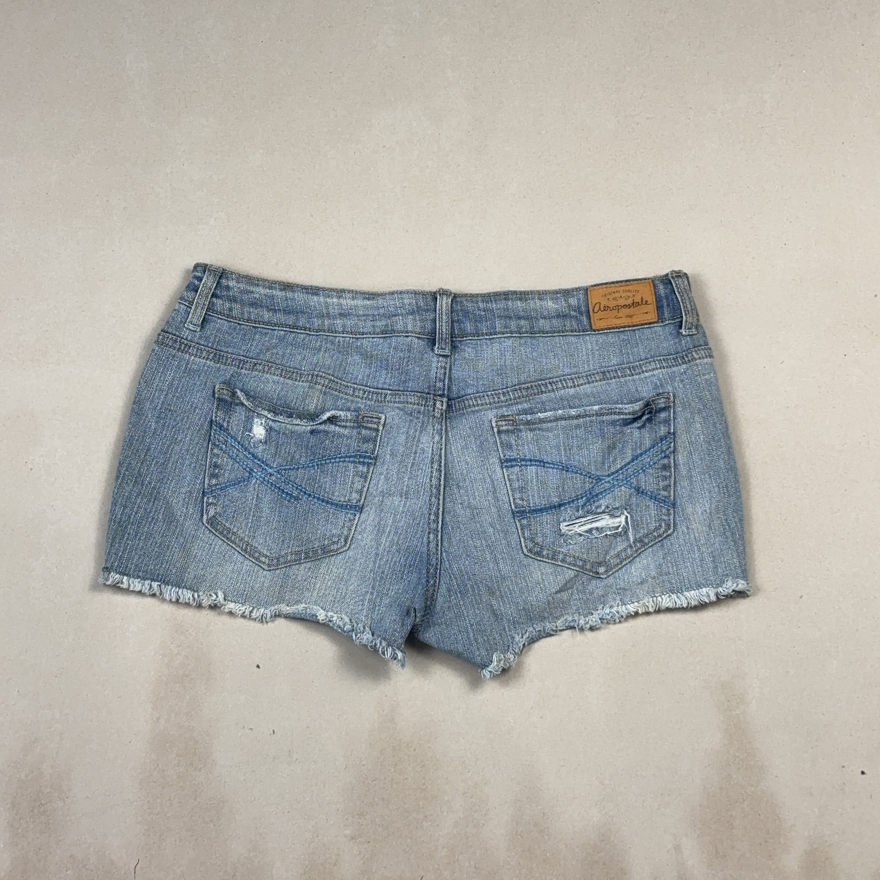 AEROPOSTALE SHORTS - MEDIUM