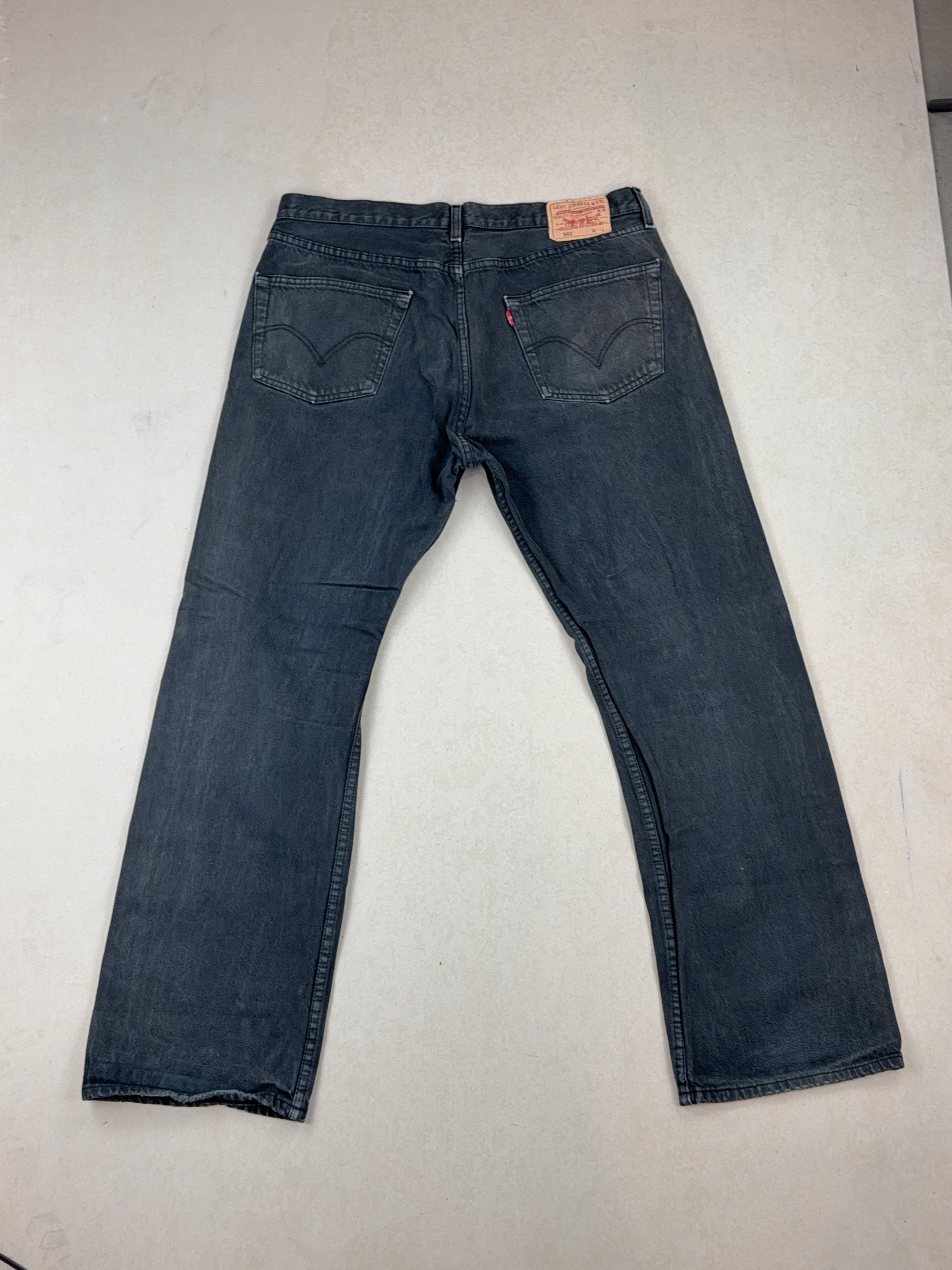 LEVI'S JEANS - X LARGE