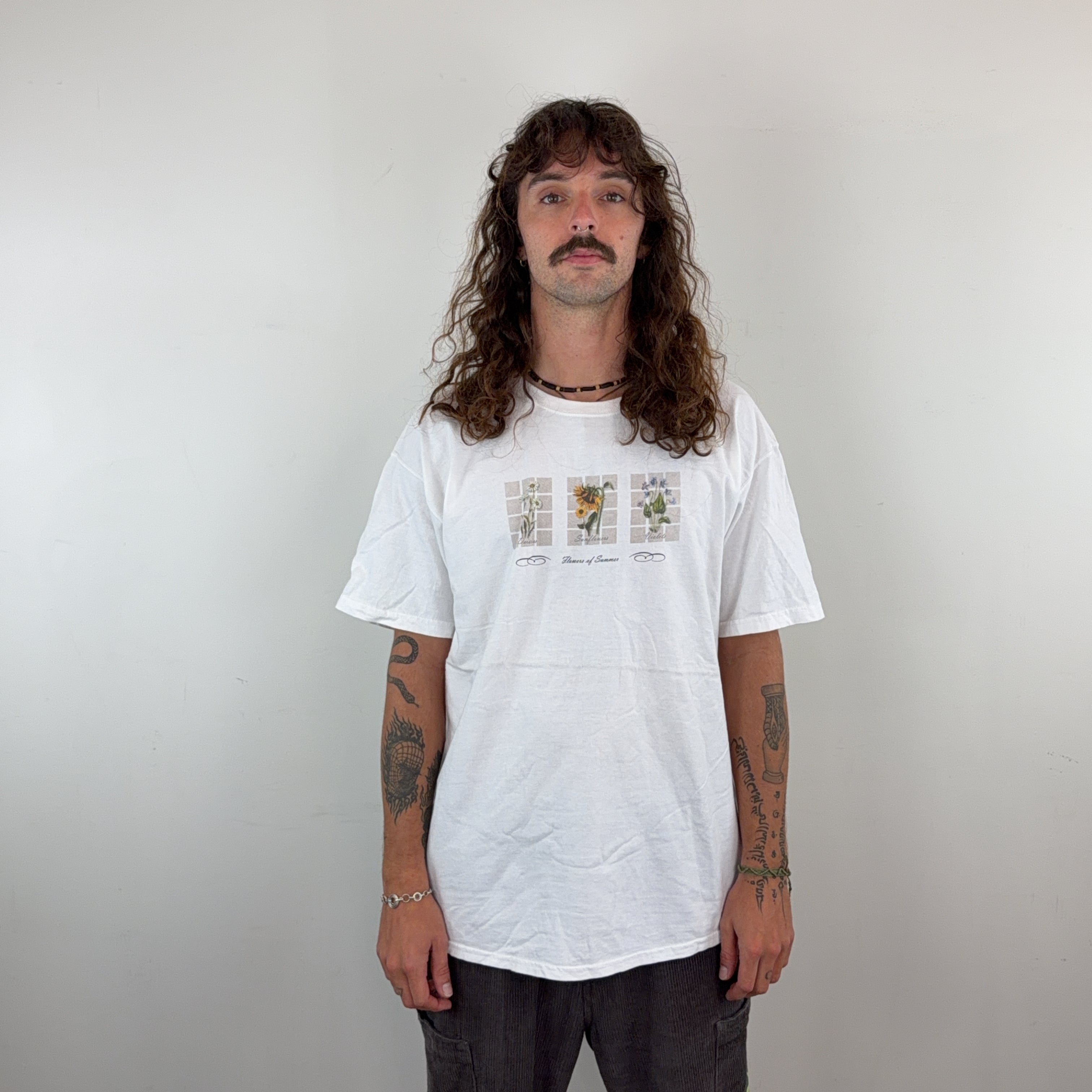 GRAPHIC FLOWER VINTAGE TEE - LARGE