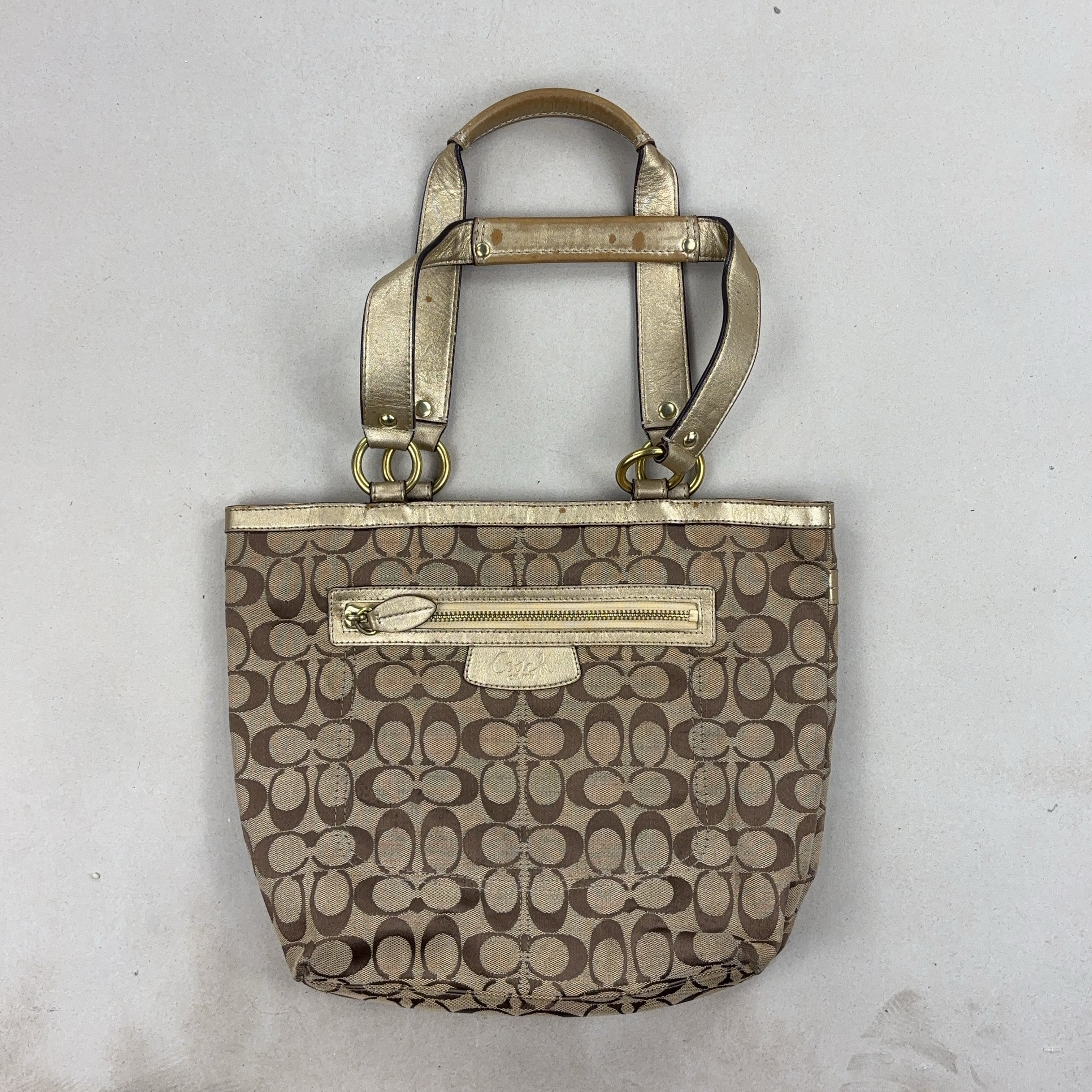 COACH HANDBAG - MEDIUM