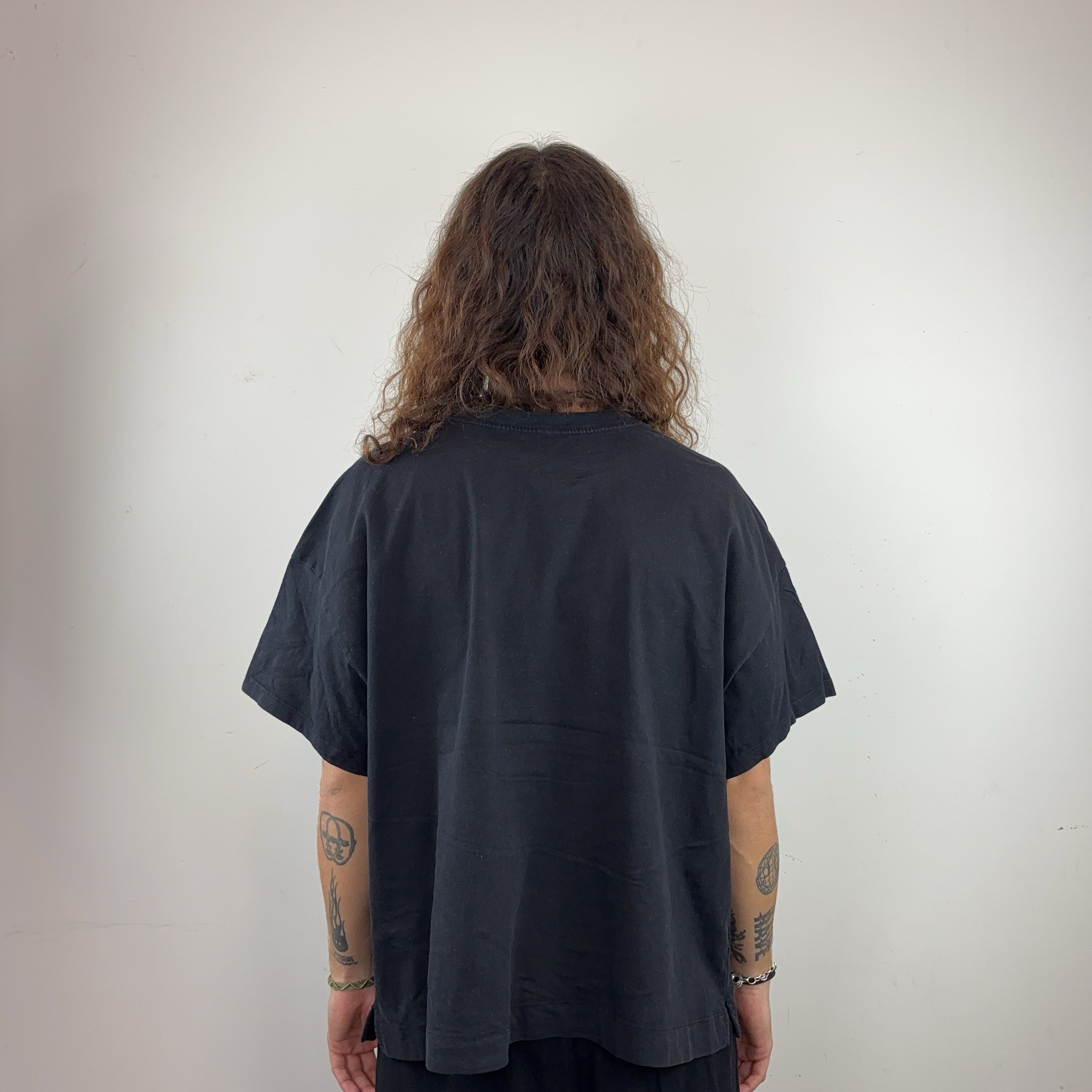 BLACK PLAIN TEE - LARGE