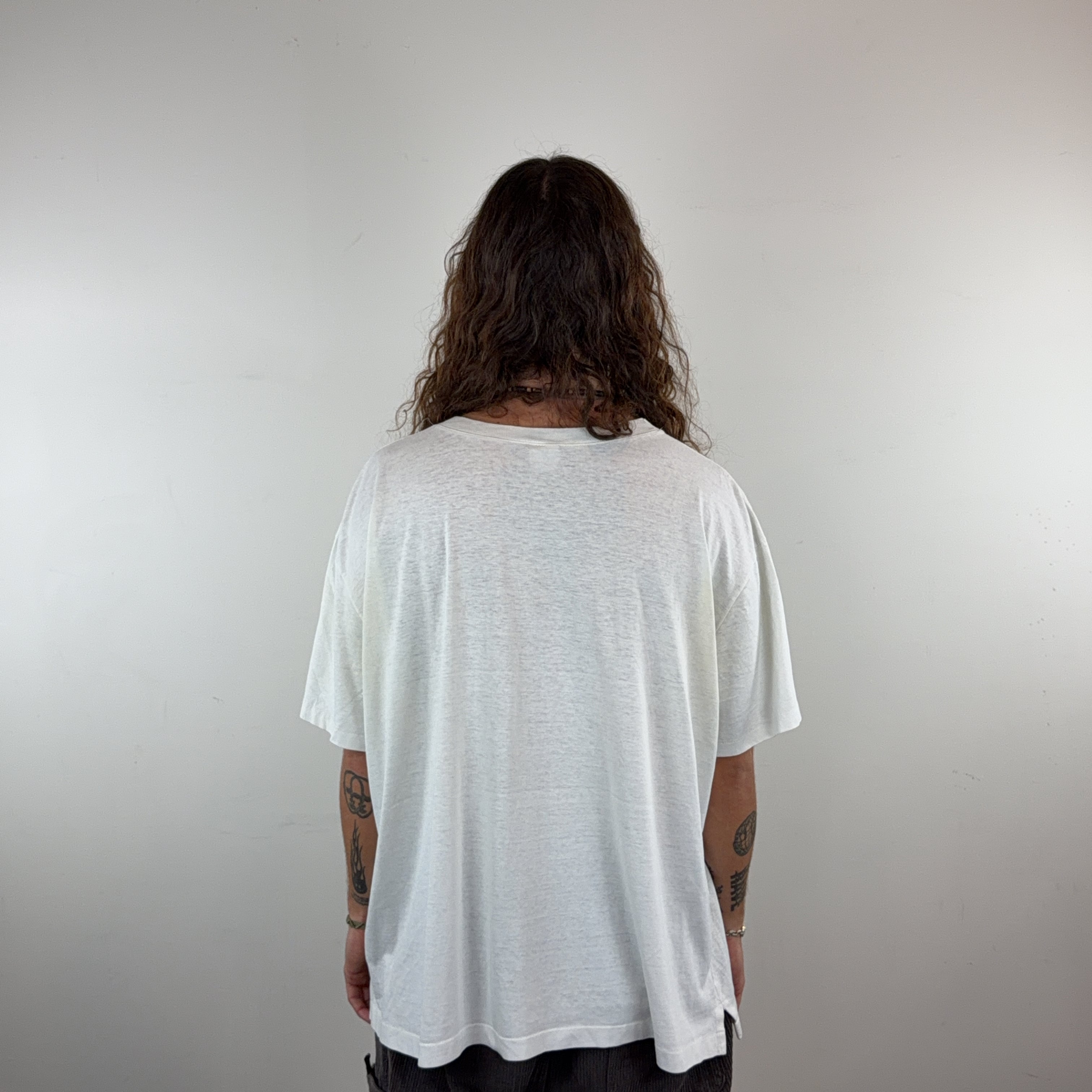 GRAPHIC VINTAGE TEE - LARGE