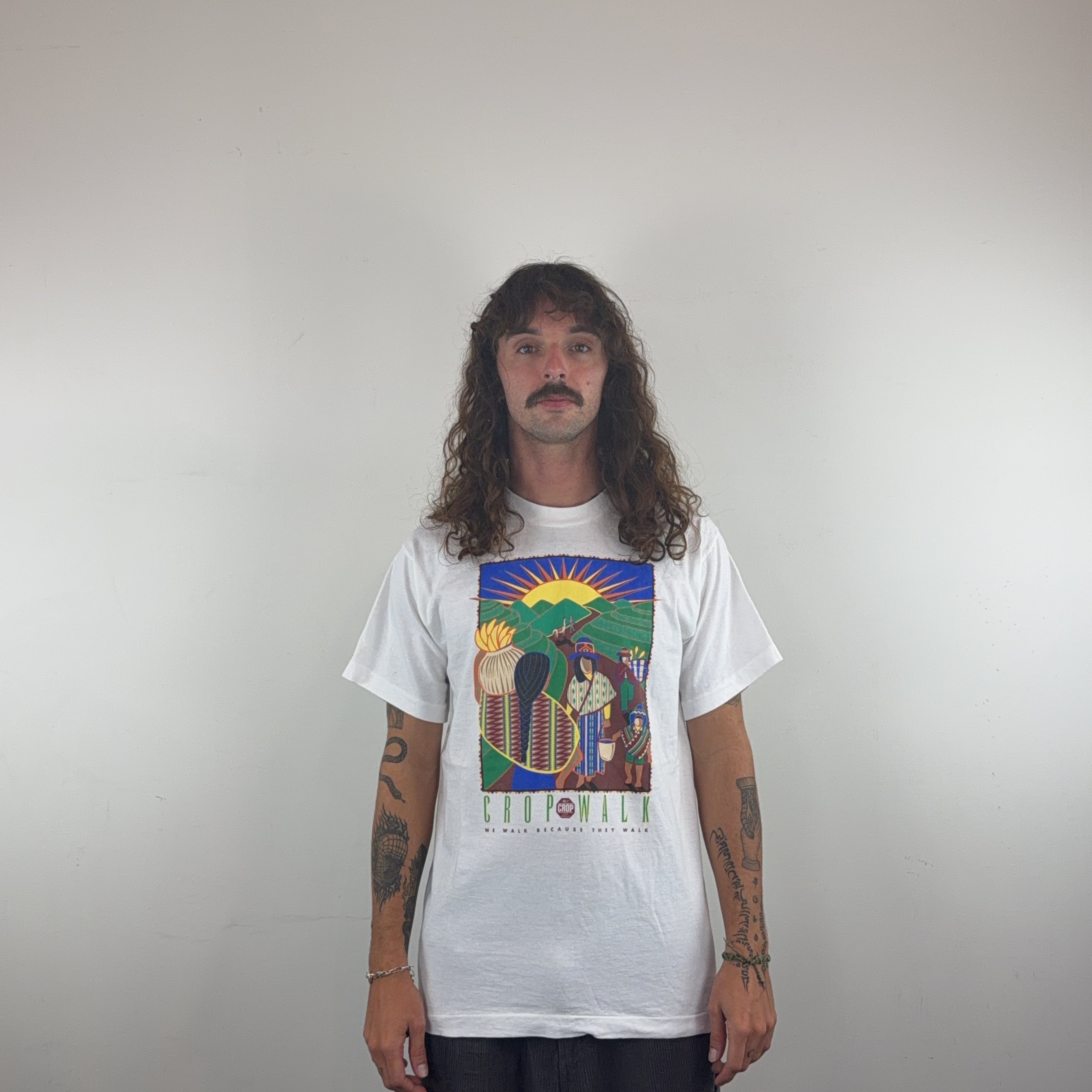 FRUIT OF THE LOOM TEE - MEDIUM