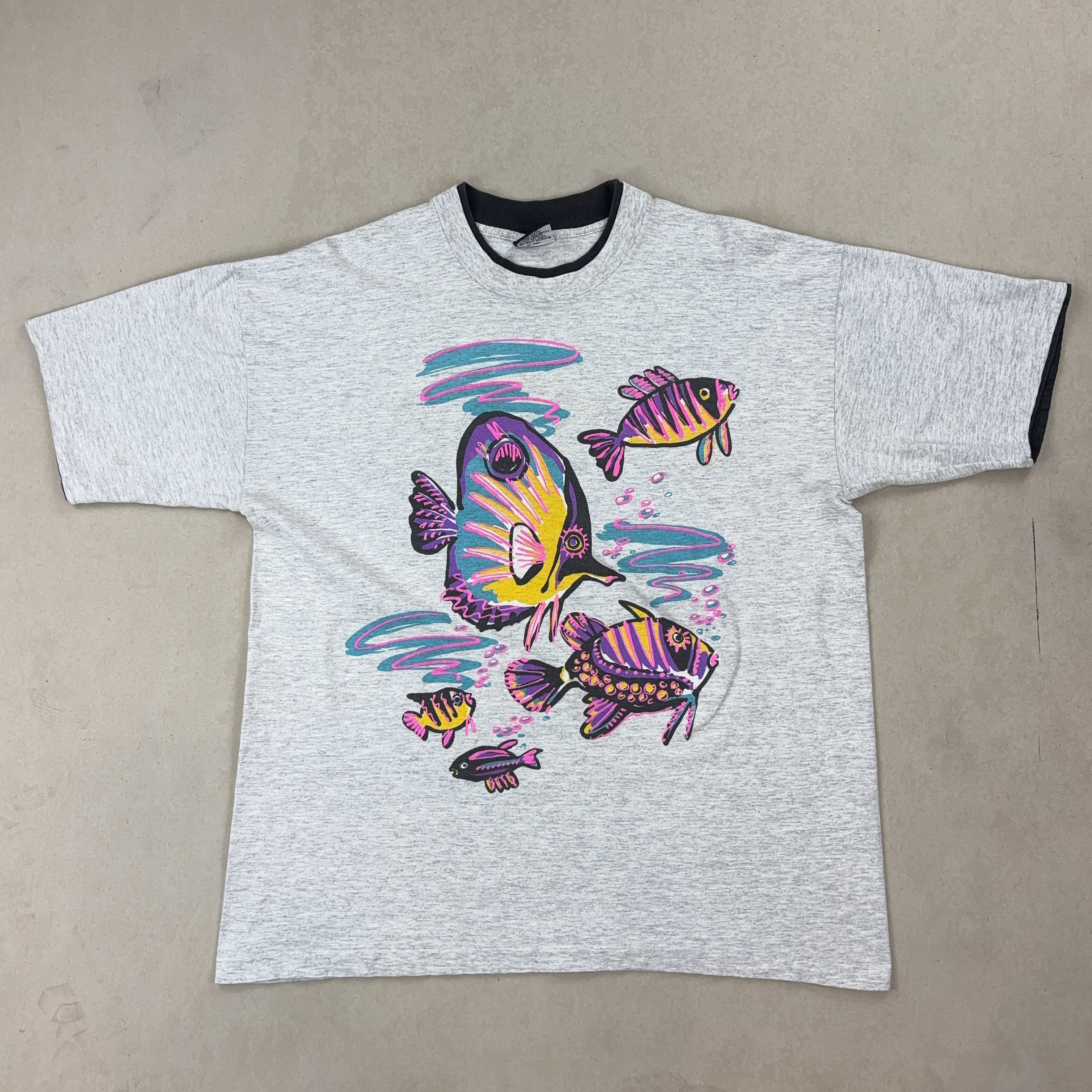 RETRO 'FISH' GRAPHIC TEE - X LARGE