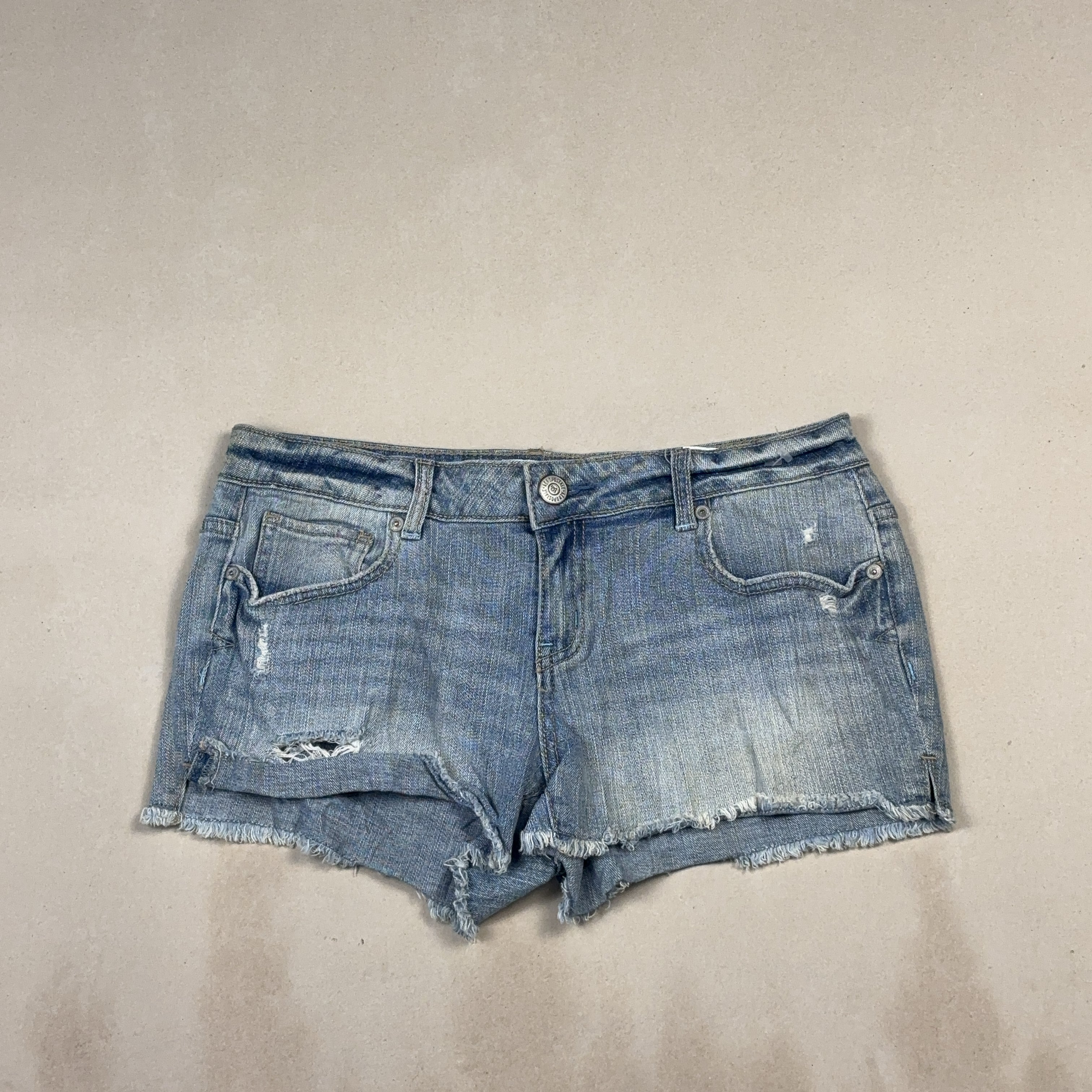 AEROPOSTALE SHORTS - MEDIUM