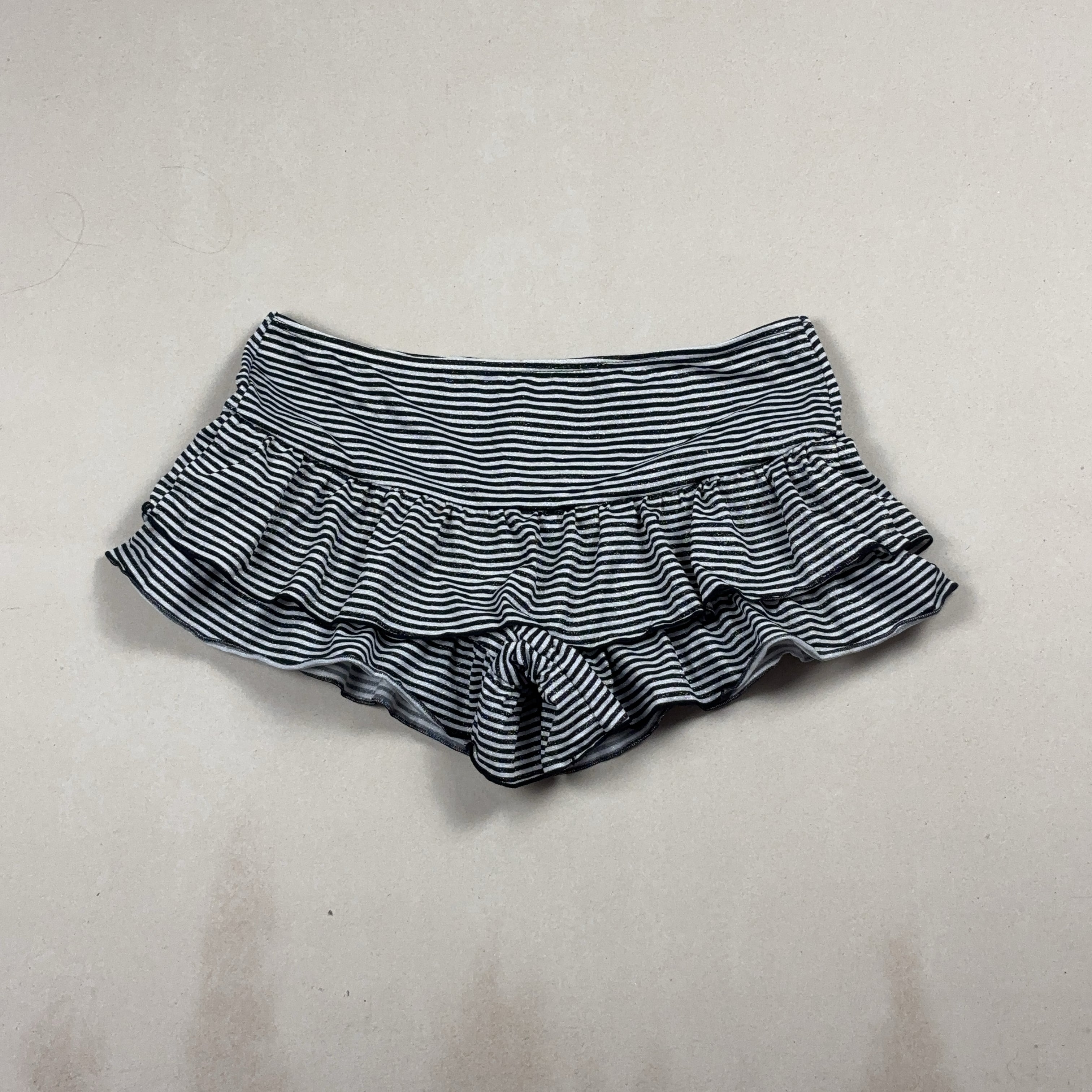 VINTAGE STRIPED SHORTS - MEDIUM