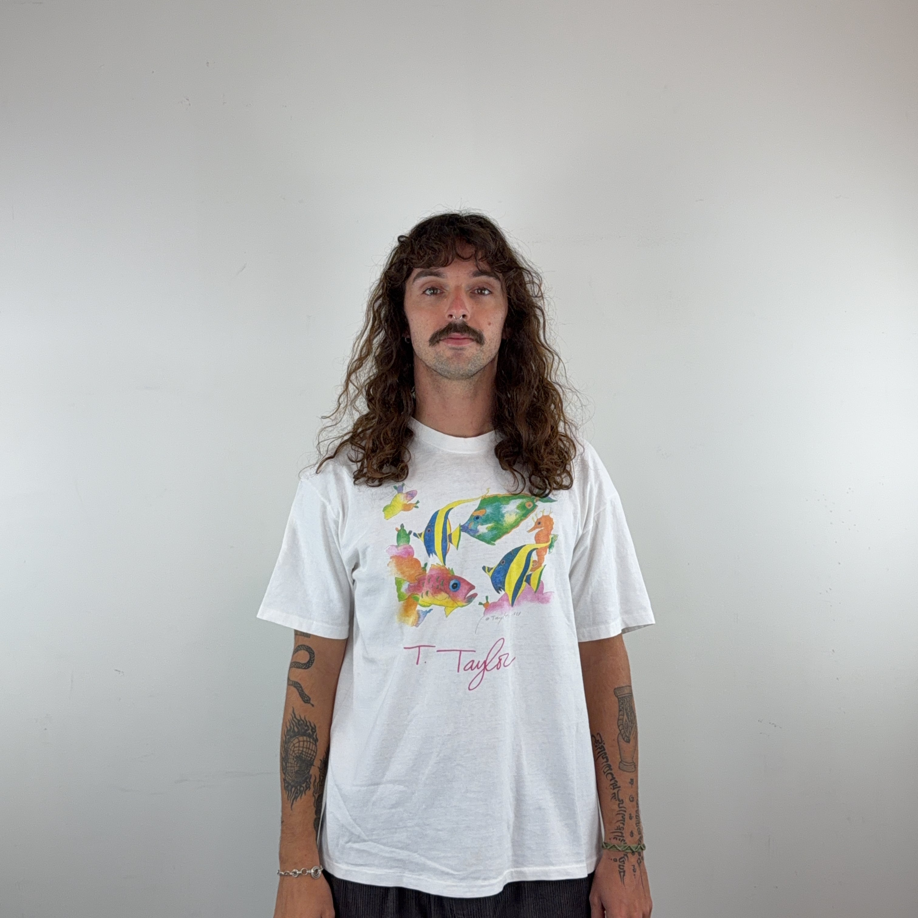 GRAPHIC VINTAGE TEE - MEDIUM