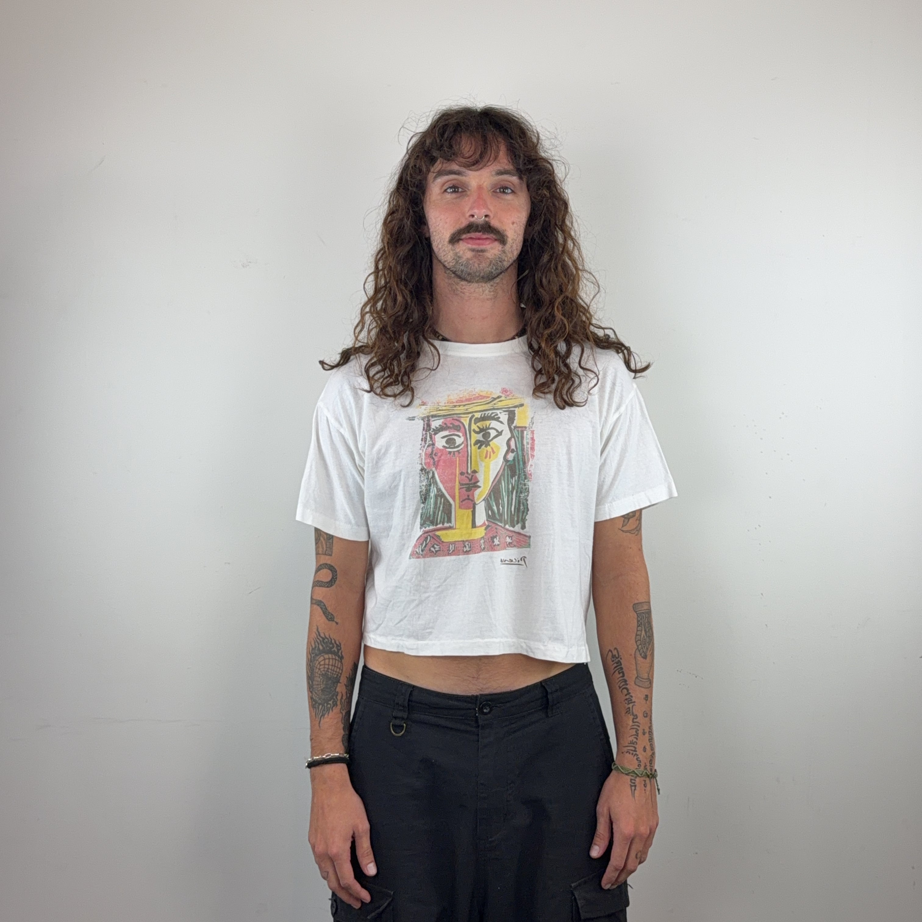 CROPPED GRAPHIC WHITE TEE - MEDIUM