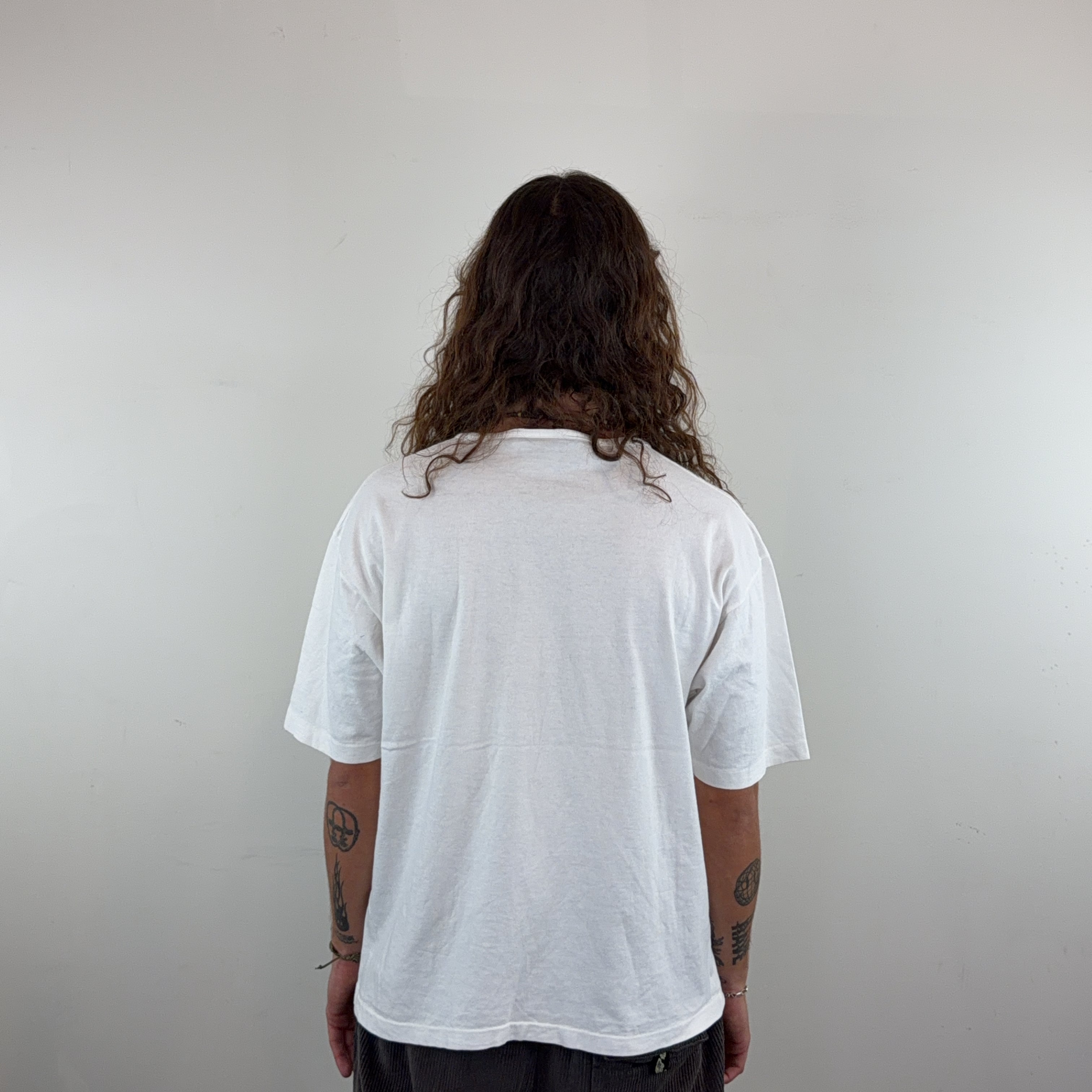 GRAPHIC VINTAGE TEE - MEDIUM