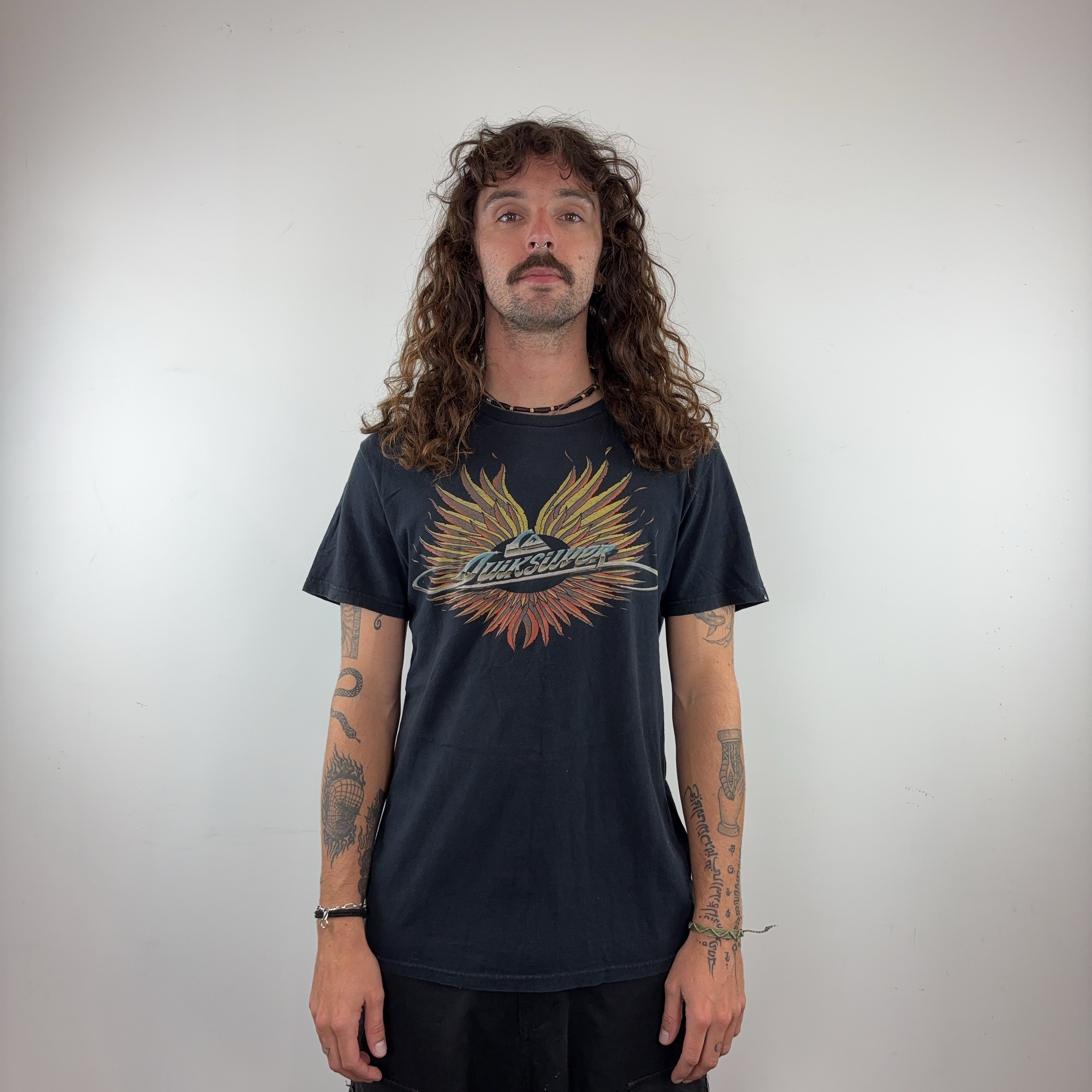 QUIKSILVER GRAPHIC TEE - MEDIUM