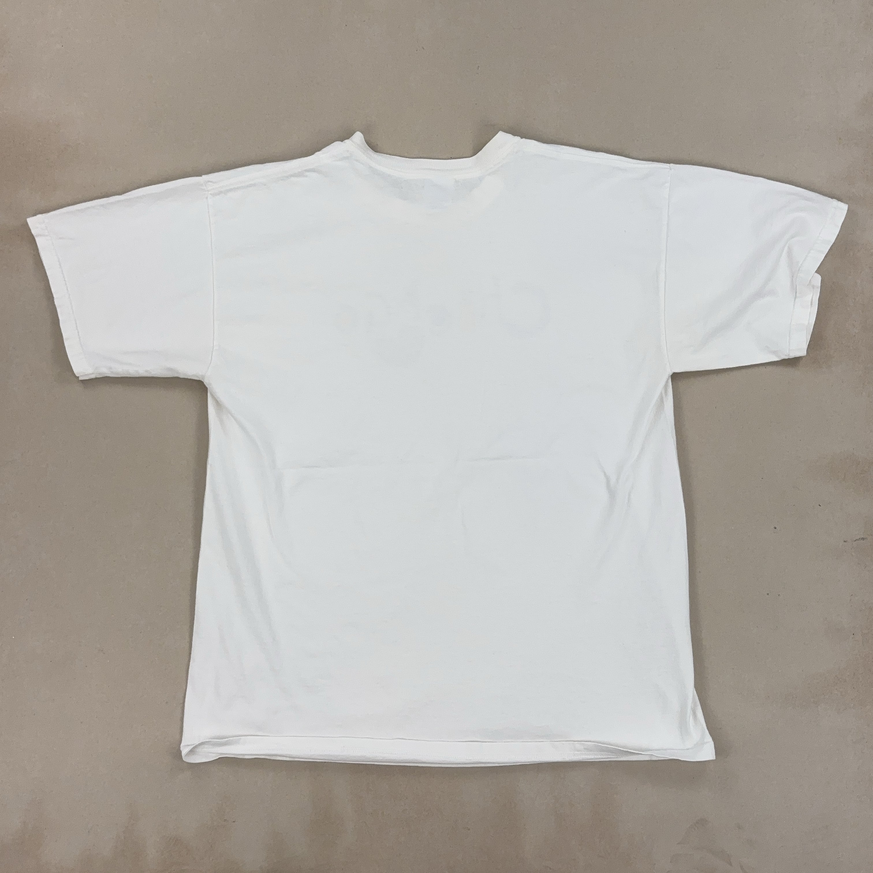 GRAPHIC WHITE TEE - MEDIUM