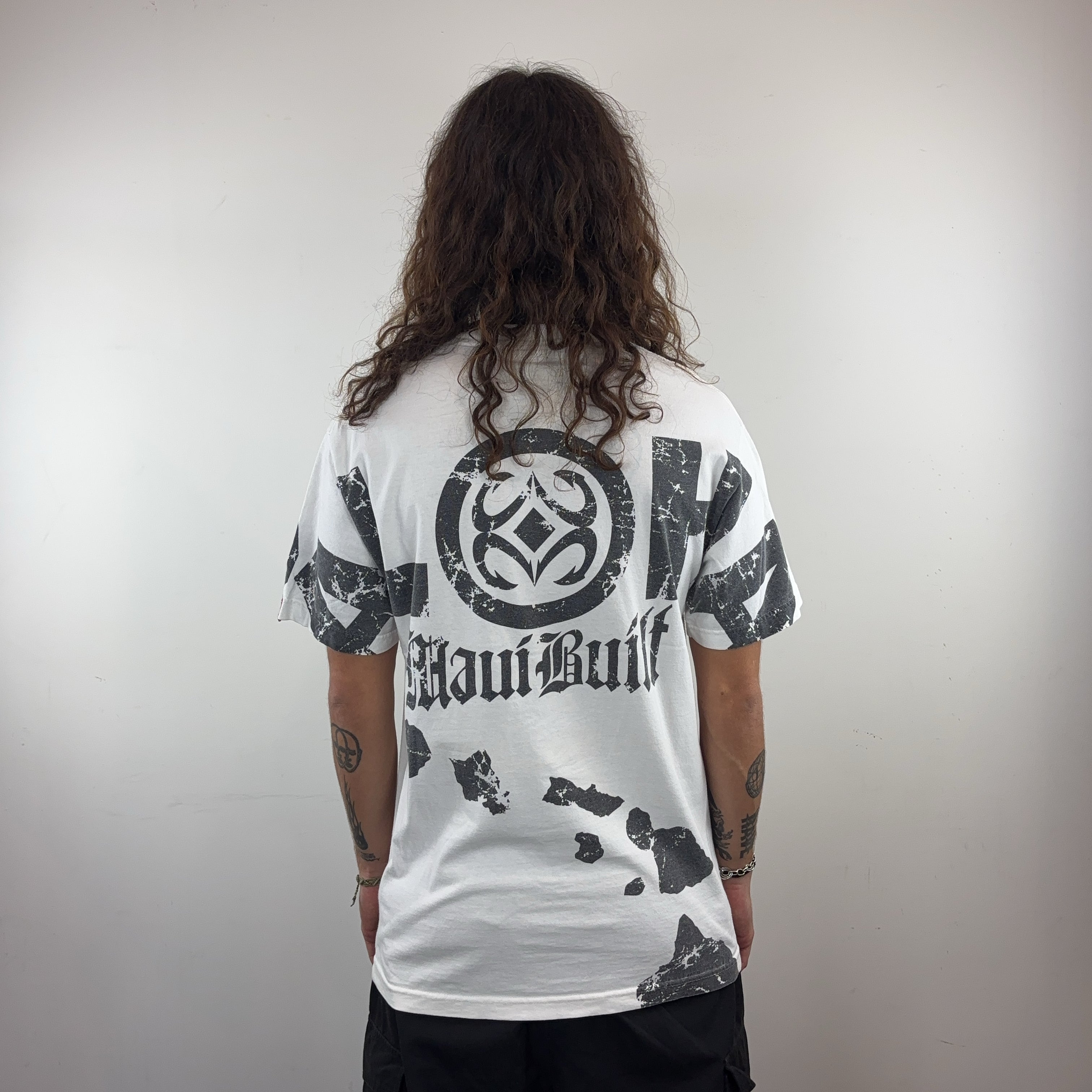 MAUI BUILT TEE - MEDIUM