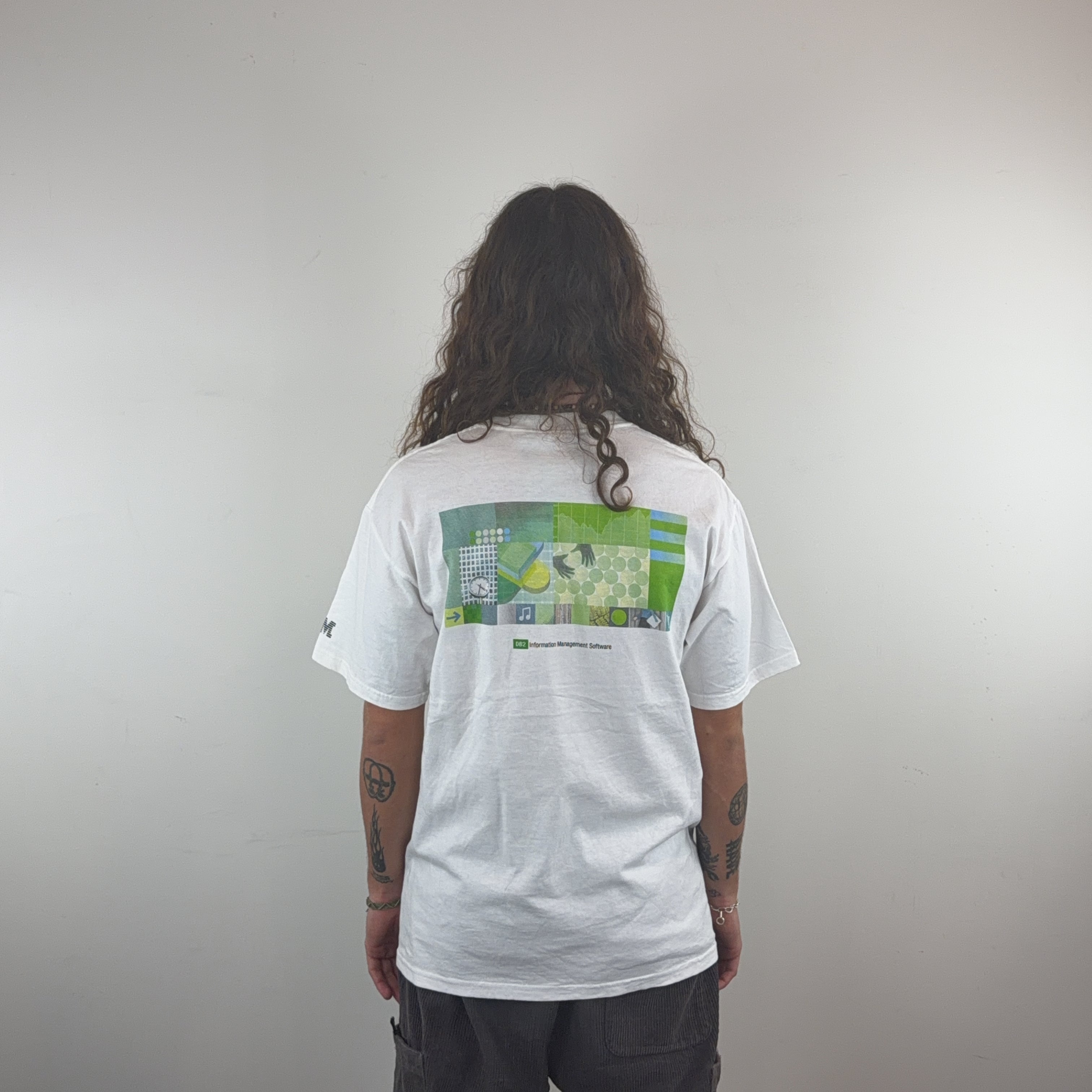 GRAPHIC VINTAGE TEE - LARGE