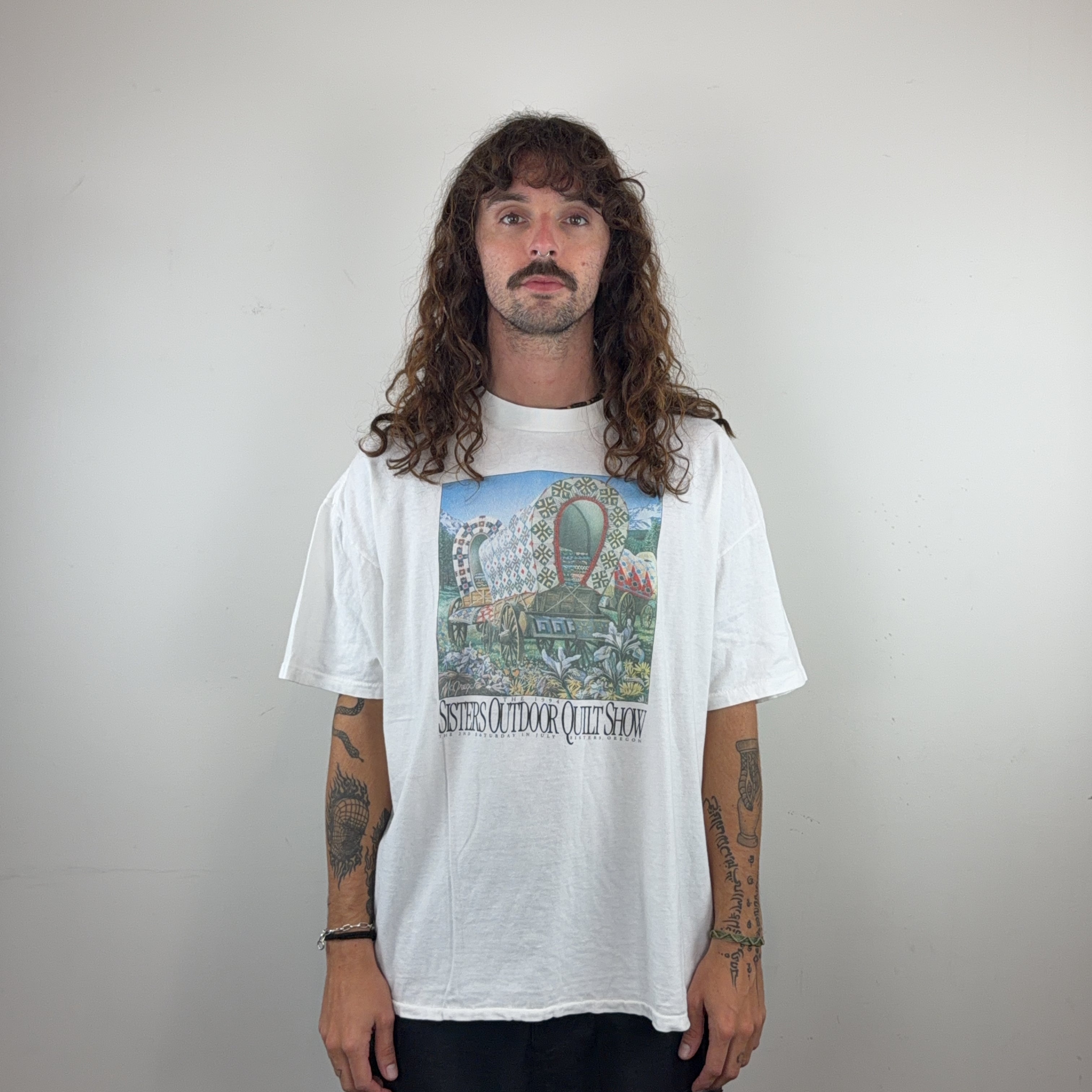 GRAPHIC WHITE TEE - LARGE