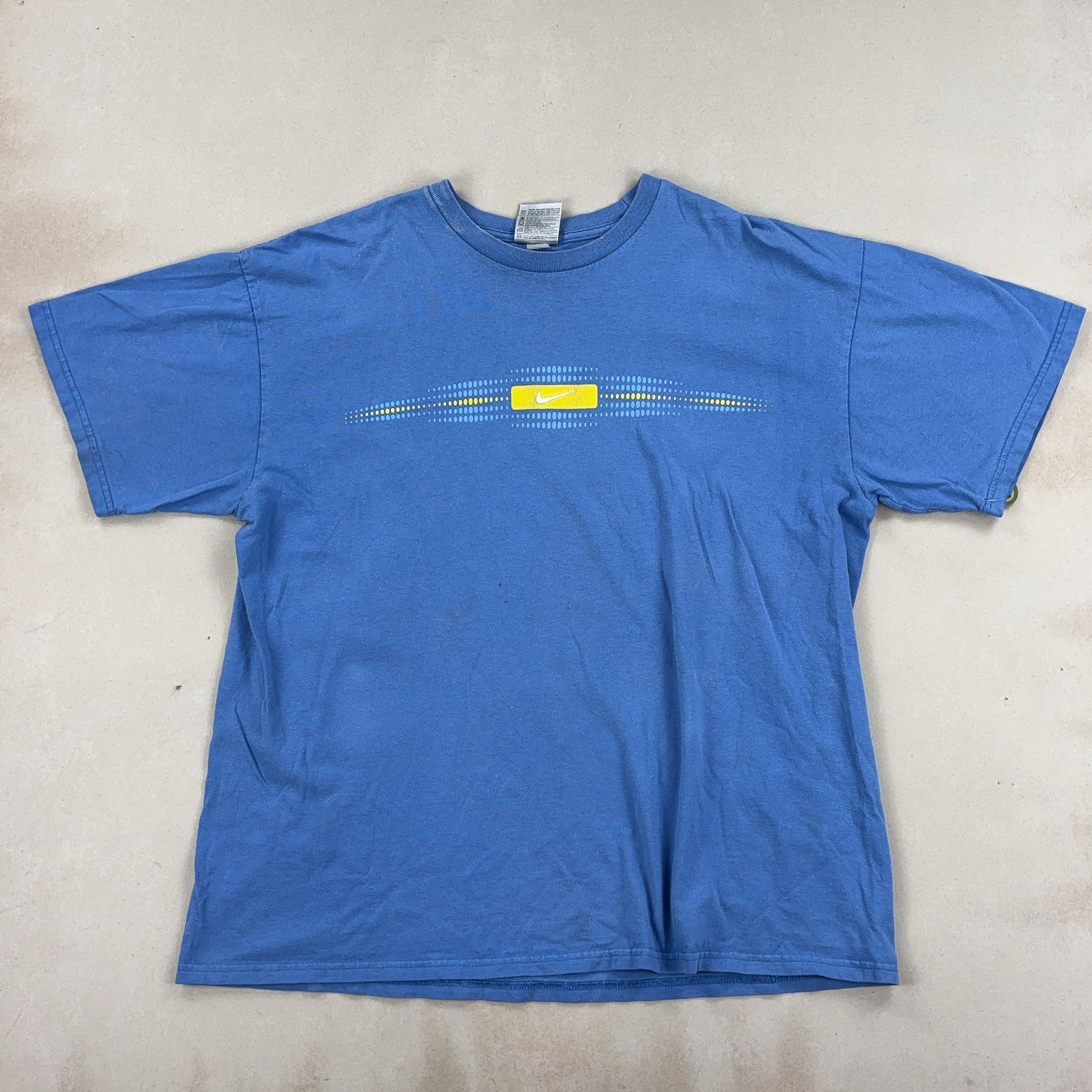 NIKE TEE - MEDIUM