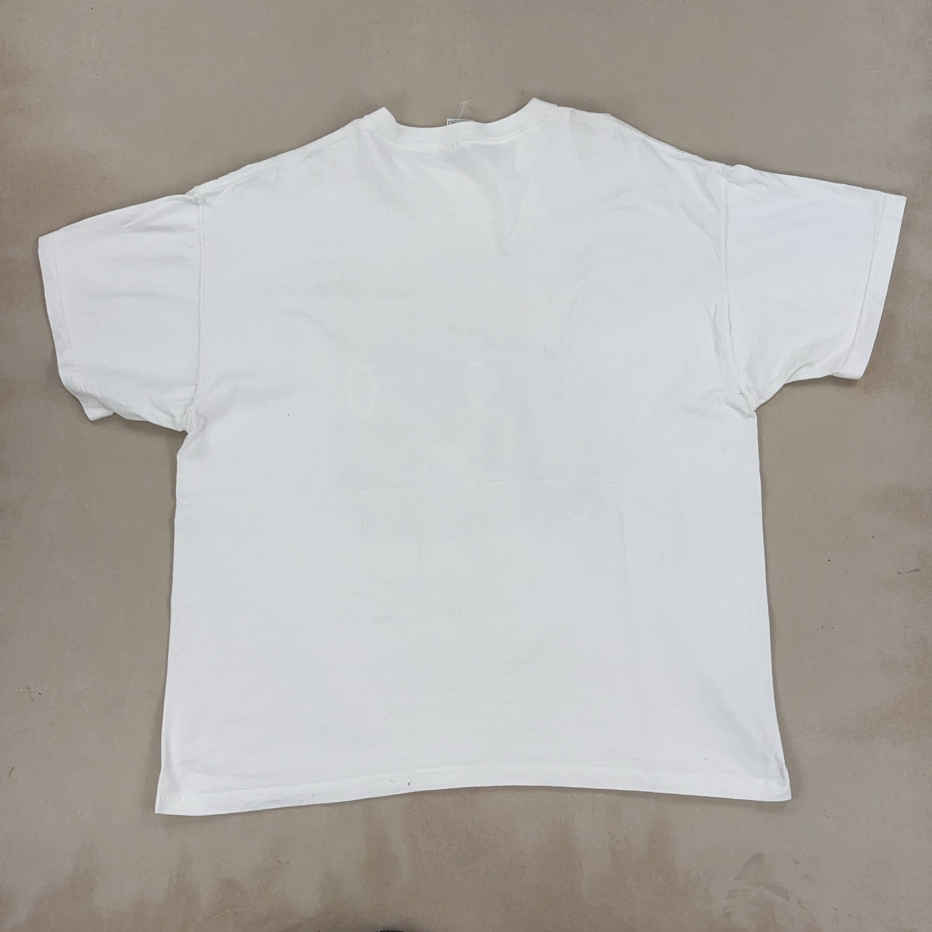 GRAPHIC WHITE TEE - X LARGE
