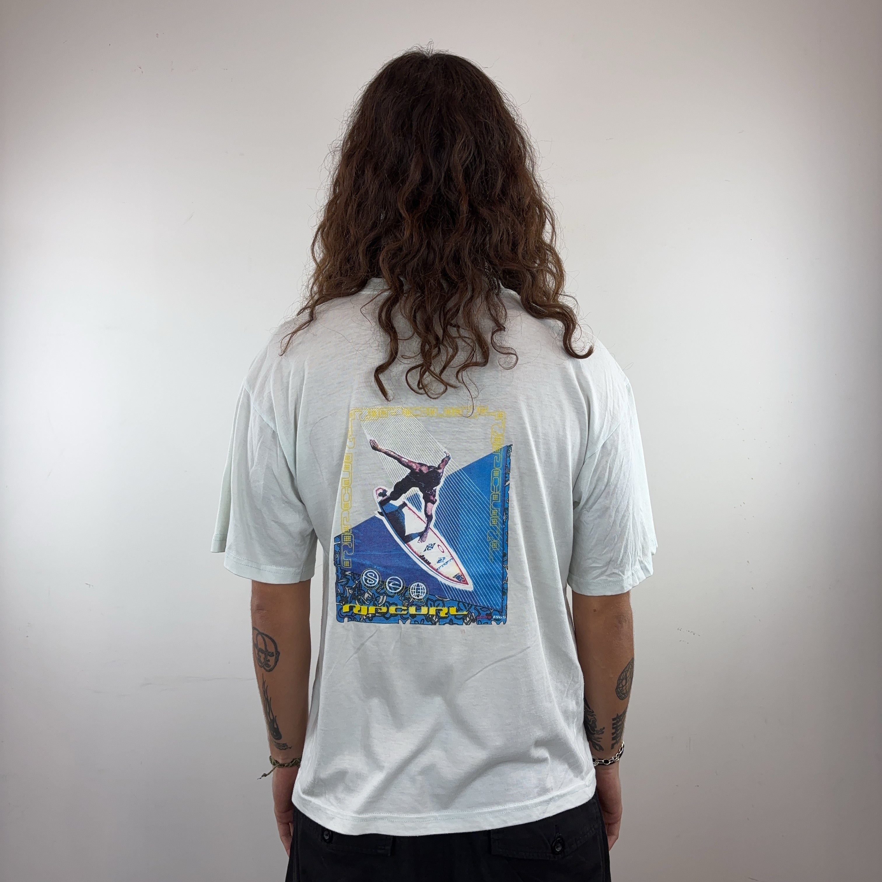 WHITE RIPCURL TEE - MEDIUM