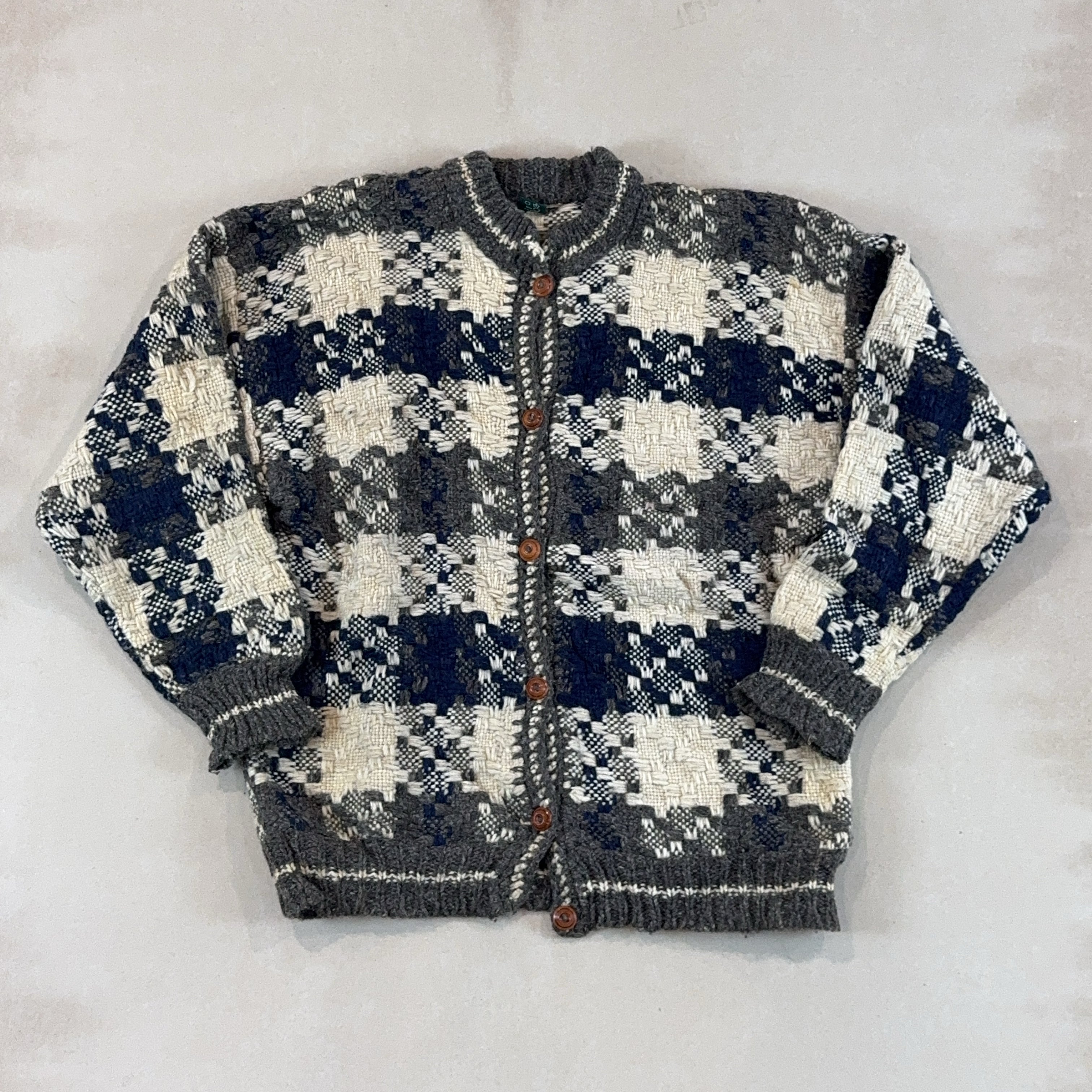 BUTTON UP KNIT - LARGE