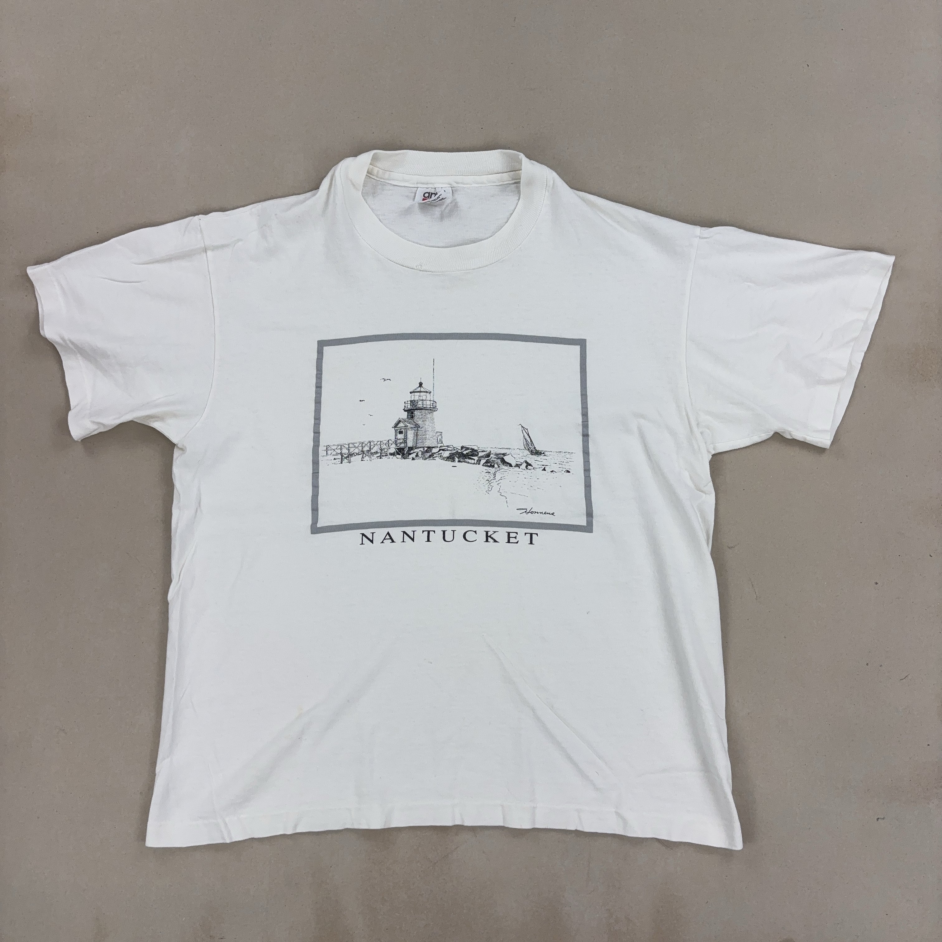 GRAPHIC WHITE TEE - SMALL